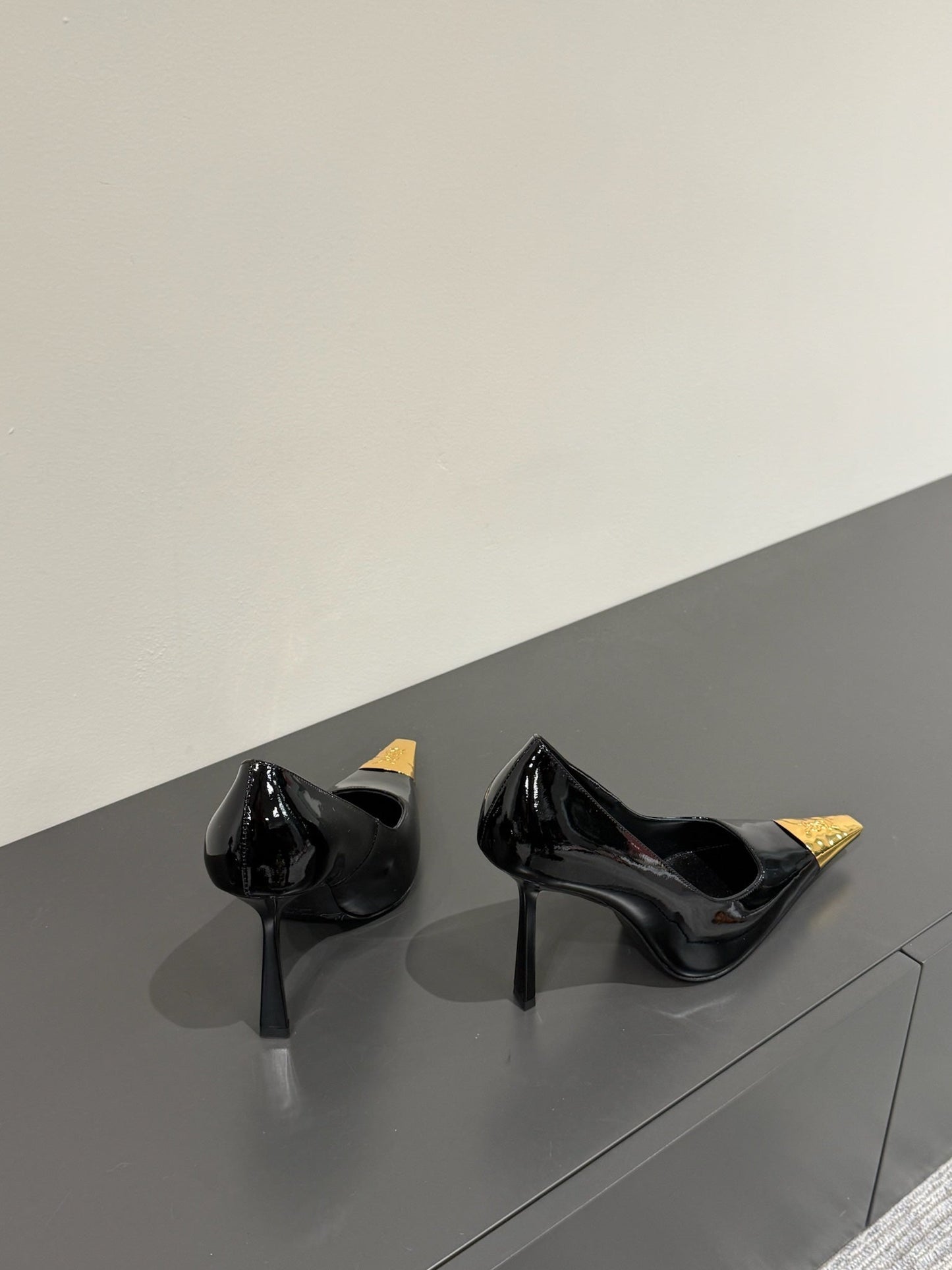 JEANNE HIGH PUMPS IN BLACK PATENT CALFSKIN