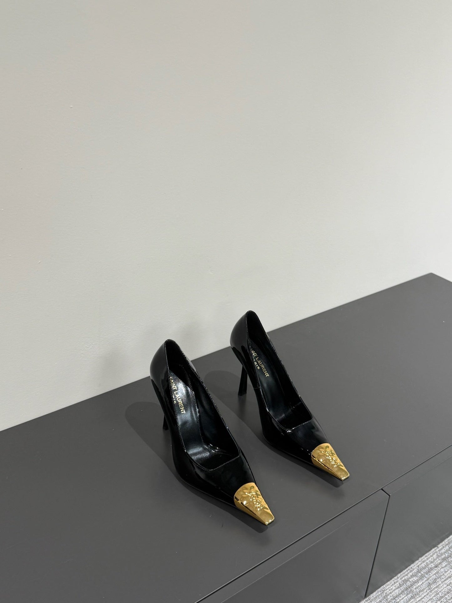 JEANNE HIGH PUMPS IN BLACK PATENT CALFSKIN