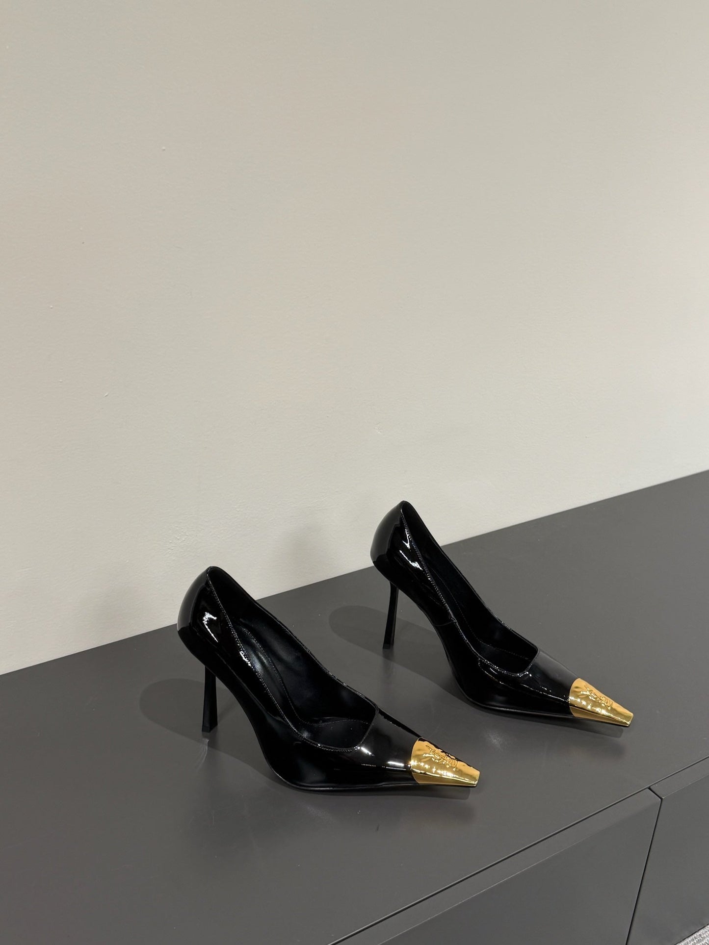 JEANNE HIGH PUMPS IN BLACK PATENT CALFSKIN