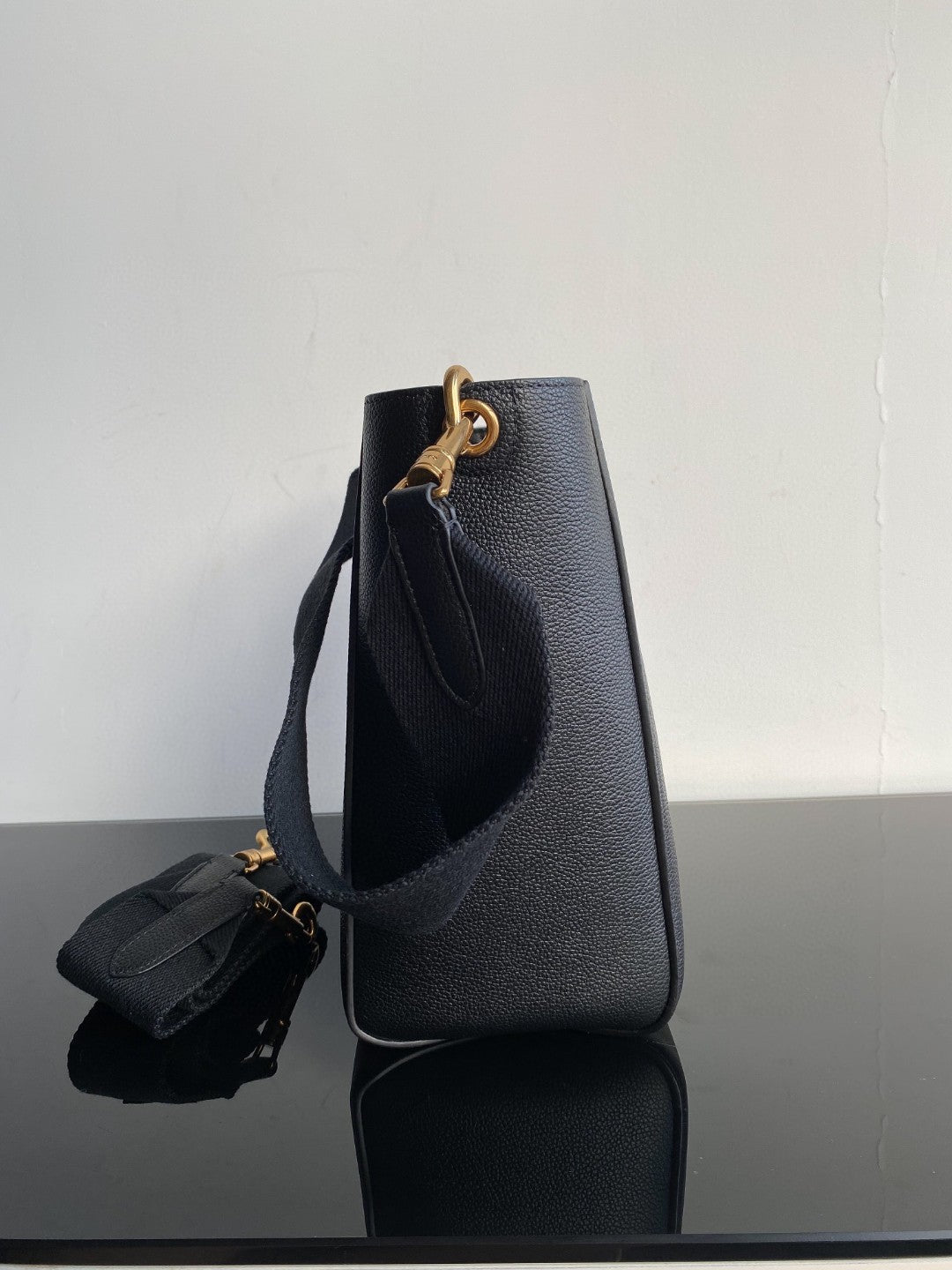 SANGLE SEAU BUCKET 24 BAG BLACK CALFSKIN