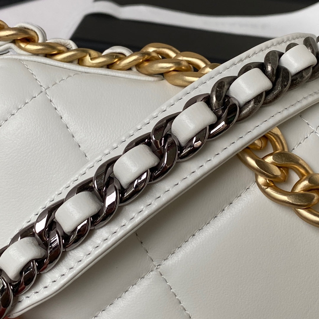 19 WOC 19CM WHITE LAMBSKIN GOLD HARDWARE