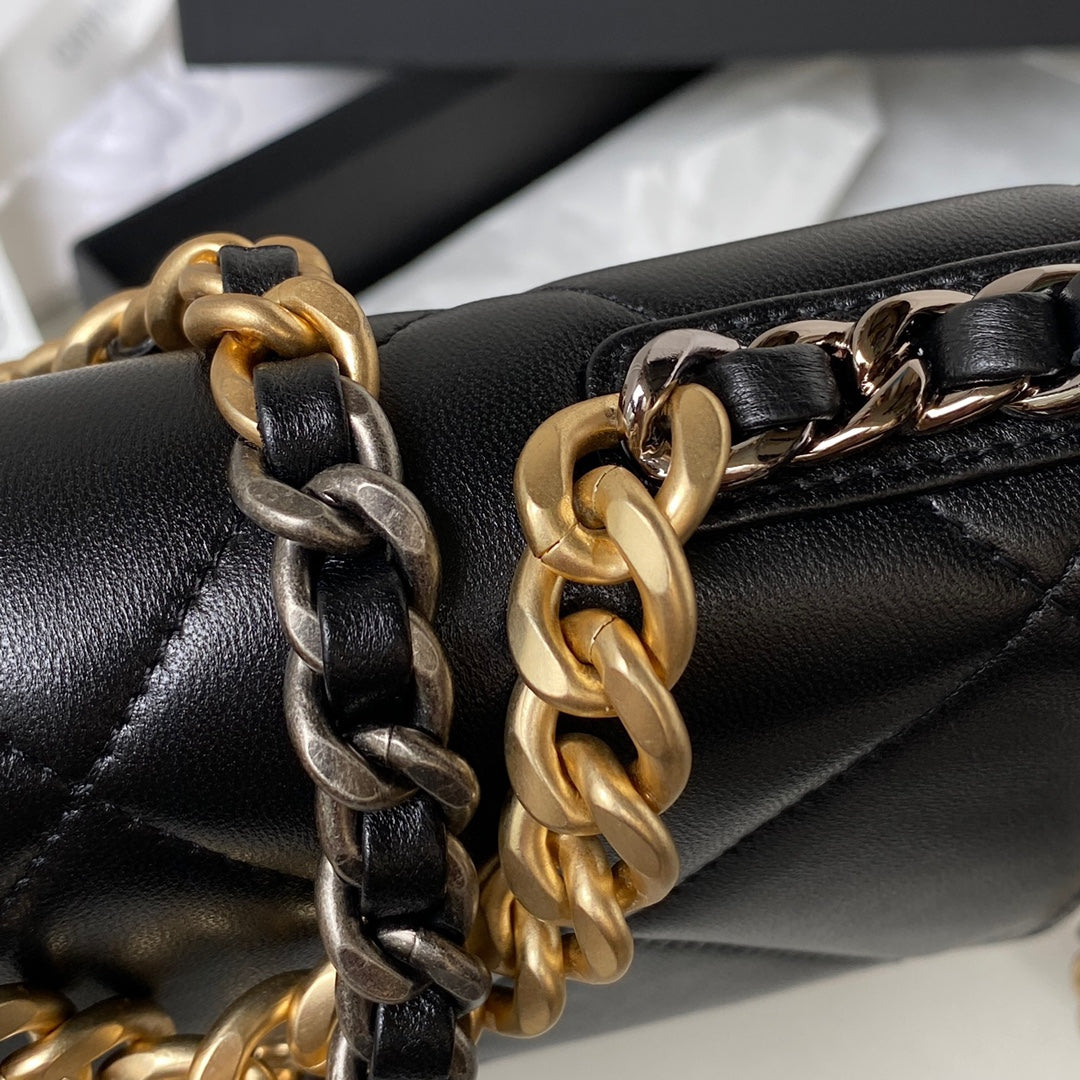 19 WOC 19CM BLACK LAMBSKIN GOLD HARDWARE