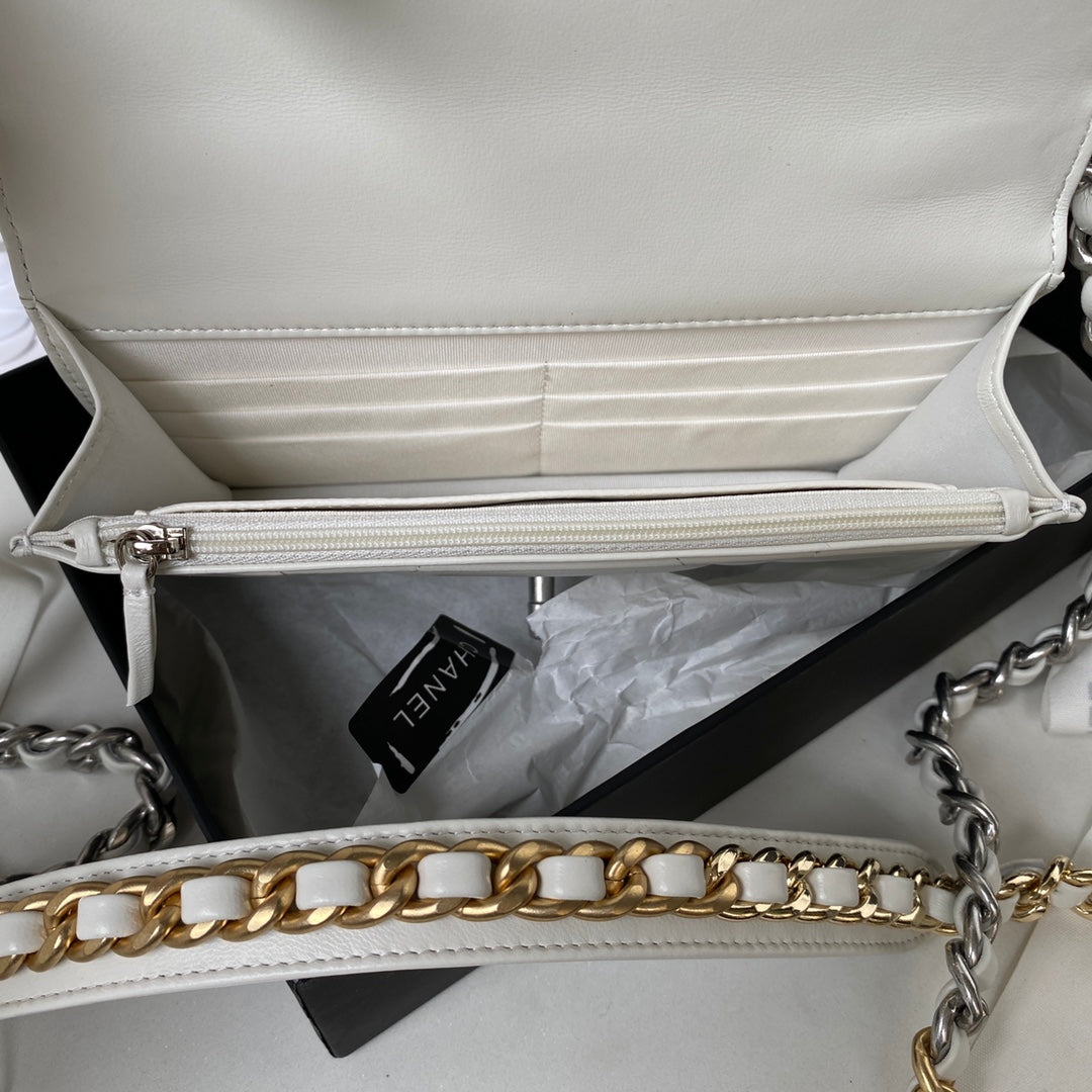 19 WOC 19CM WHITE LAMBSKIN SILVER HARDWARE