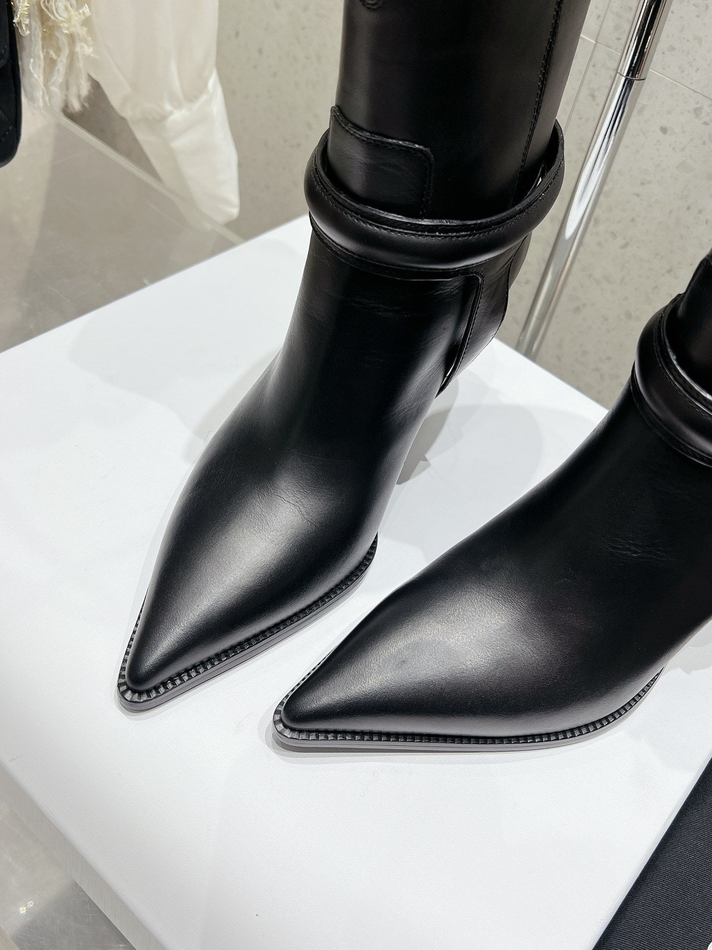 VERNEUIL ANKLE BOOT WITH TRIOMPHE IN BLACK CALFSKIN