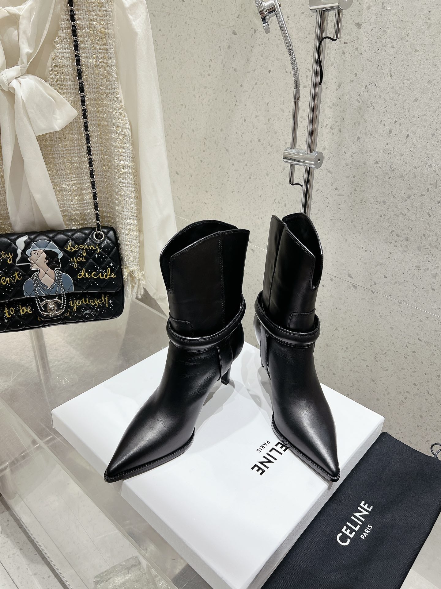 VERNEUIL ANKLE BOOT WITH TRIOMPHE IN BLACK CALFSKIN