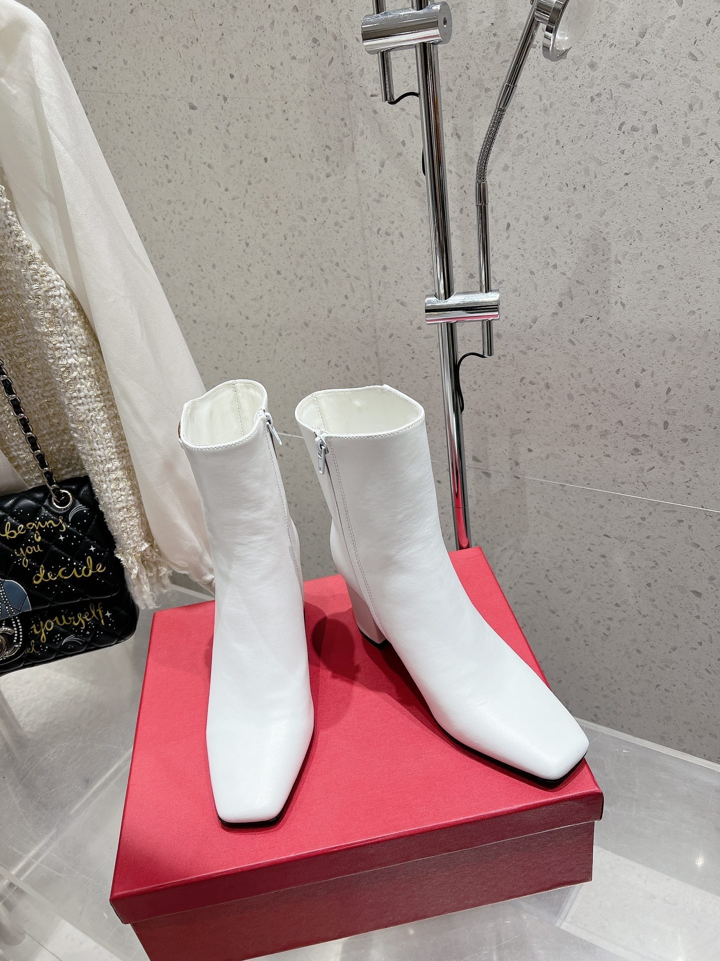 VLOGO SIGNATURE WHITE CALFSKIN ANKLE BOOT 75 MM