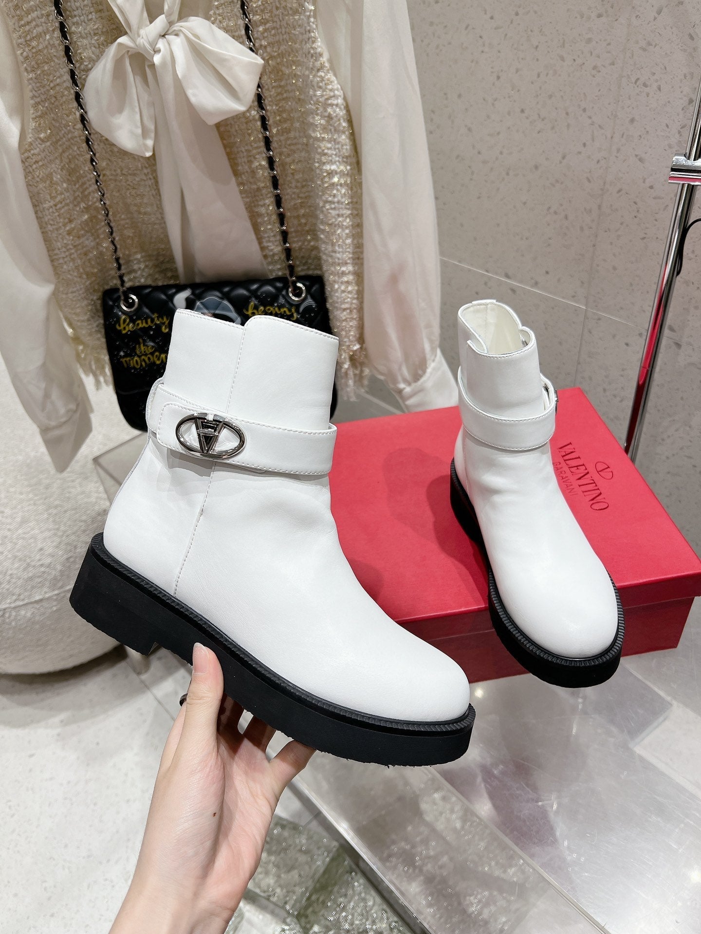 VLOGO SIGNATURE WHITE CALFSKIN ANKLE BOOT 30MM