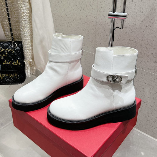 VLOGO SIGNATURE WHITE CALFSKIN ANKLE BOOT 30MM