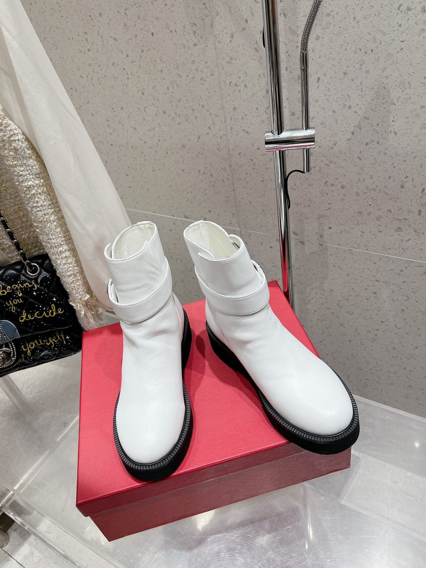 VLOGO SIGNATURE WHITE CALFSKIN ANKLE BOOT 30MM