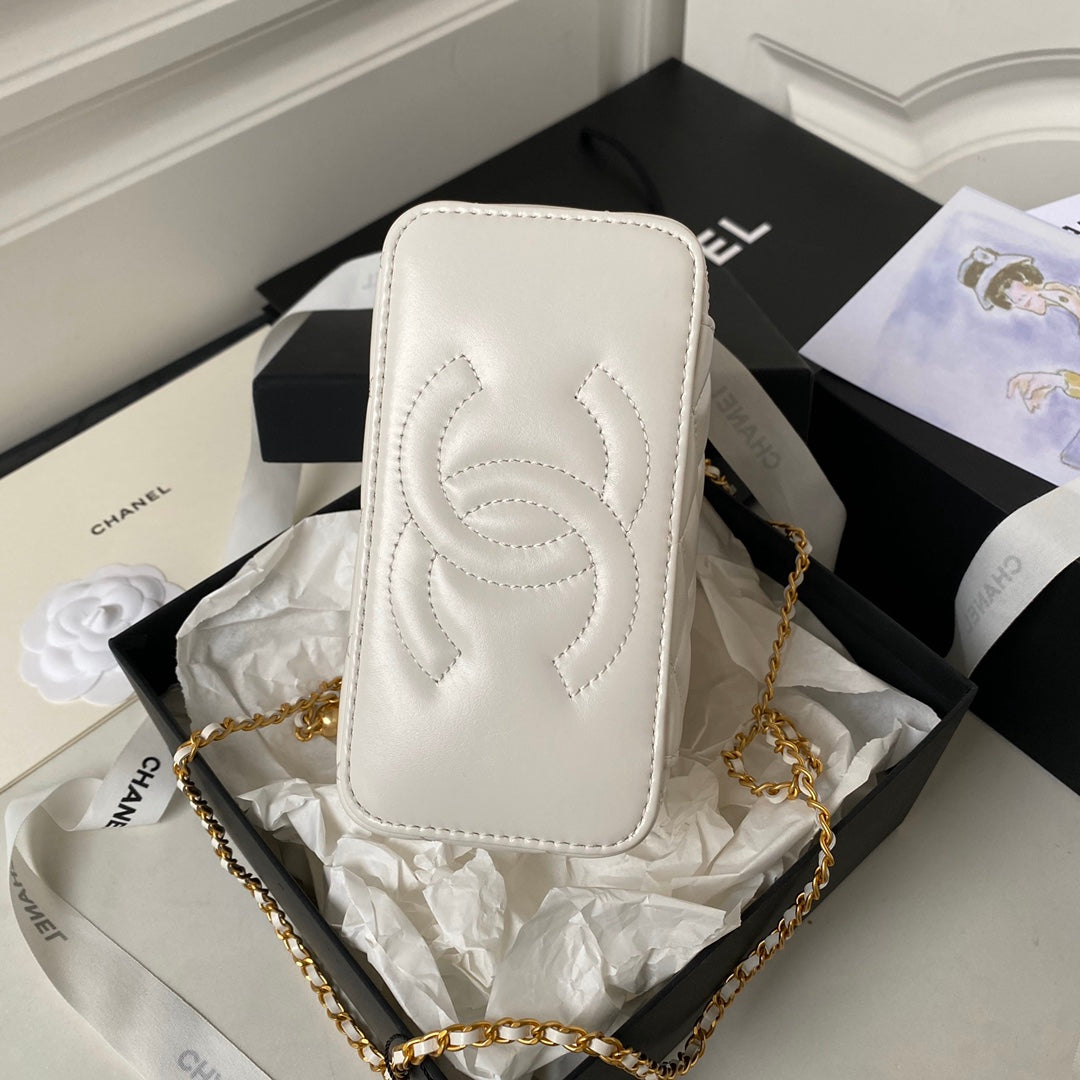 CC VANITY CASE 19 WHITE LAMBSKIN GOLD HARDWARE