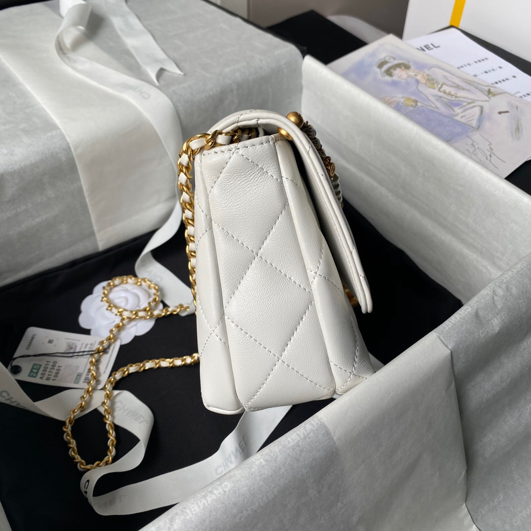 24a small flap bag 23cm white lambskin pearl and gold hardware