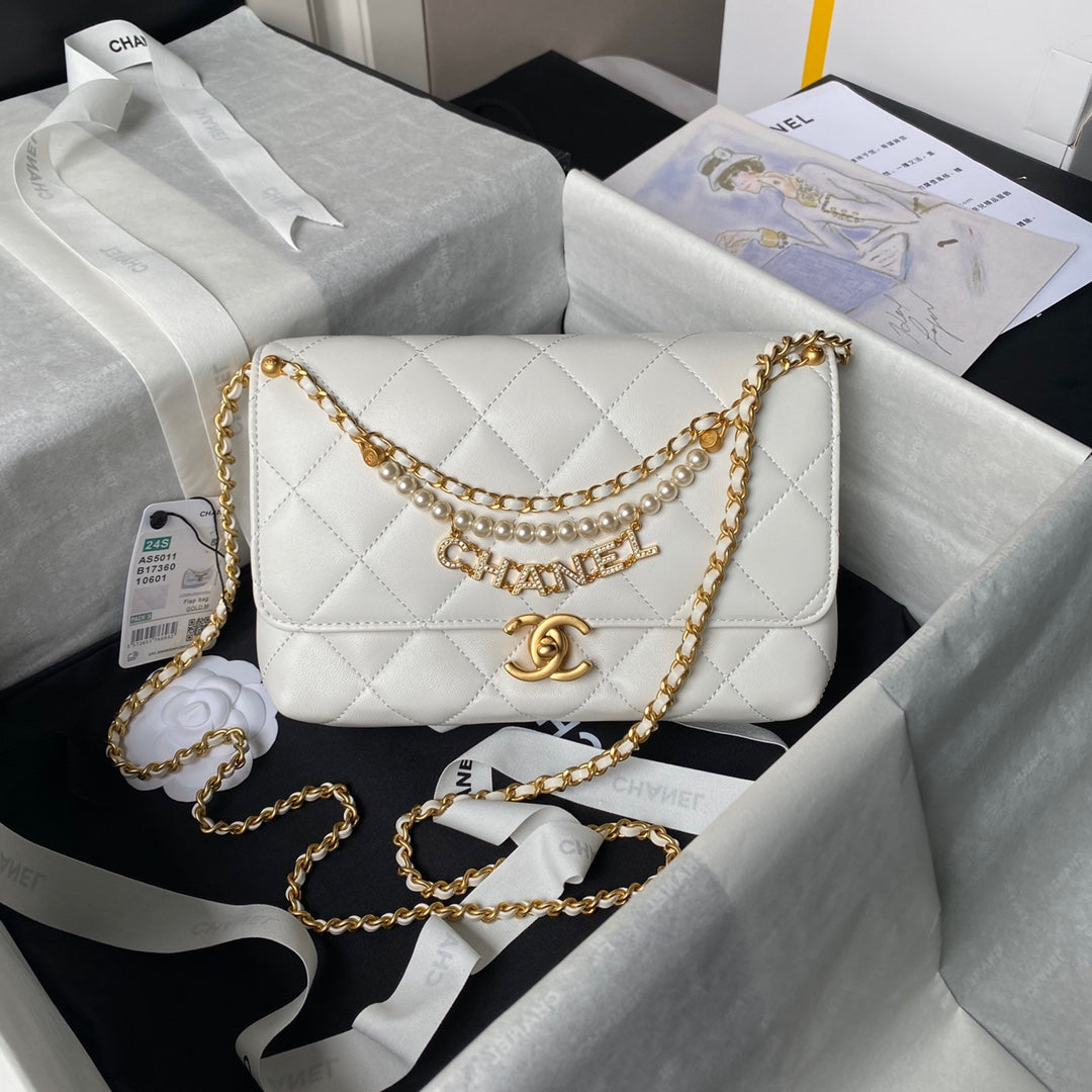 24a small flap bag 23cm white lambskin pearl and gold hardware