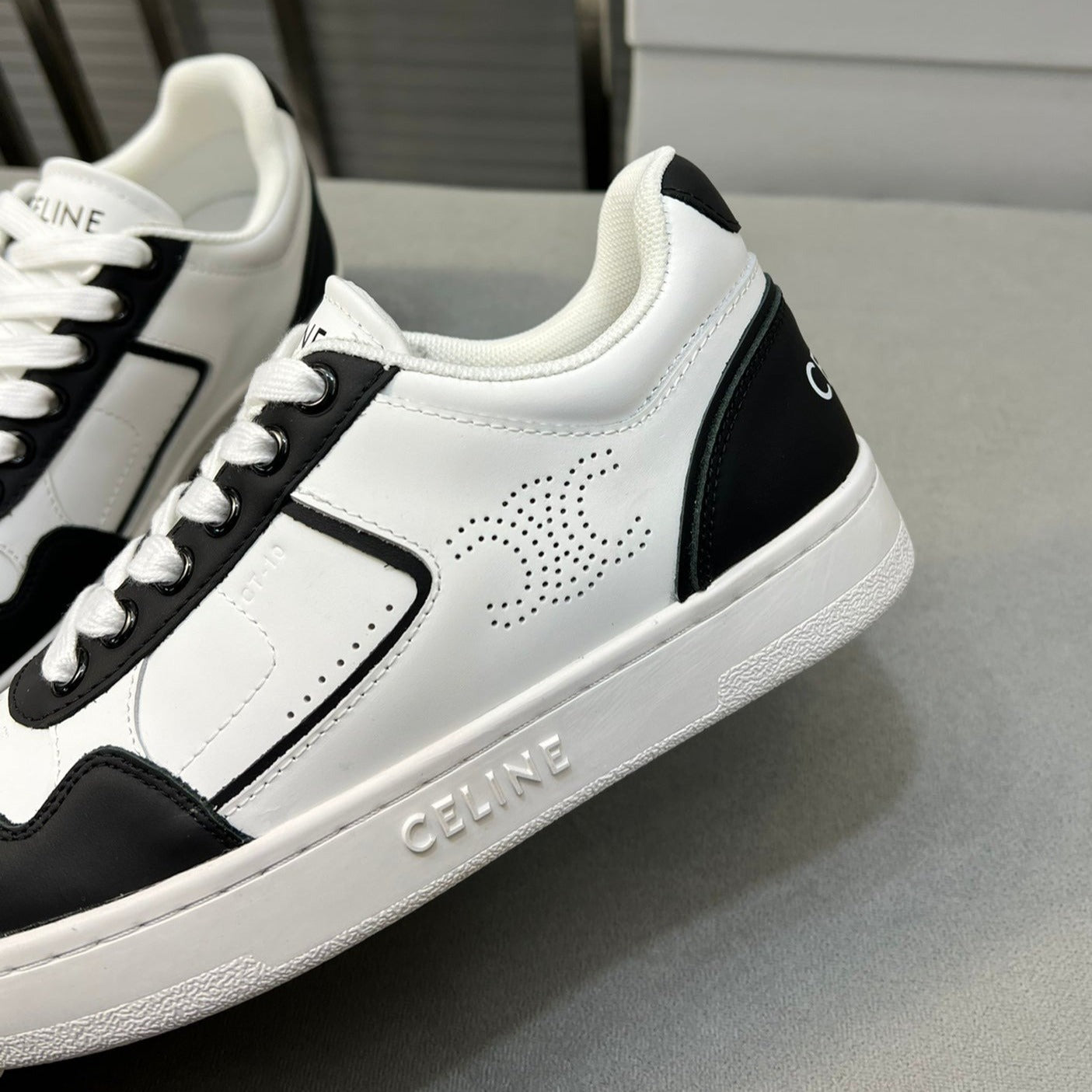 TRAINER LOW LACE-UP SNEAKER IN CALFSKIN, LAMINATED CALFSKIN AND SUEDE CALFSKIN OPTIC BLACK WHITE