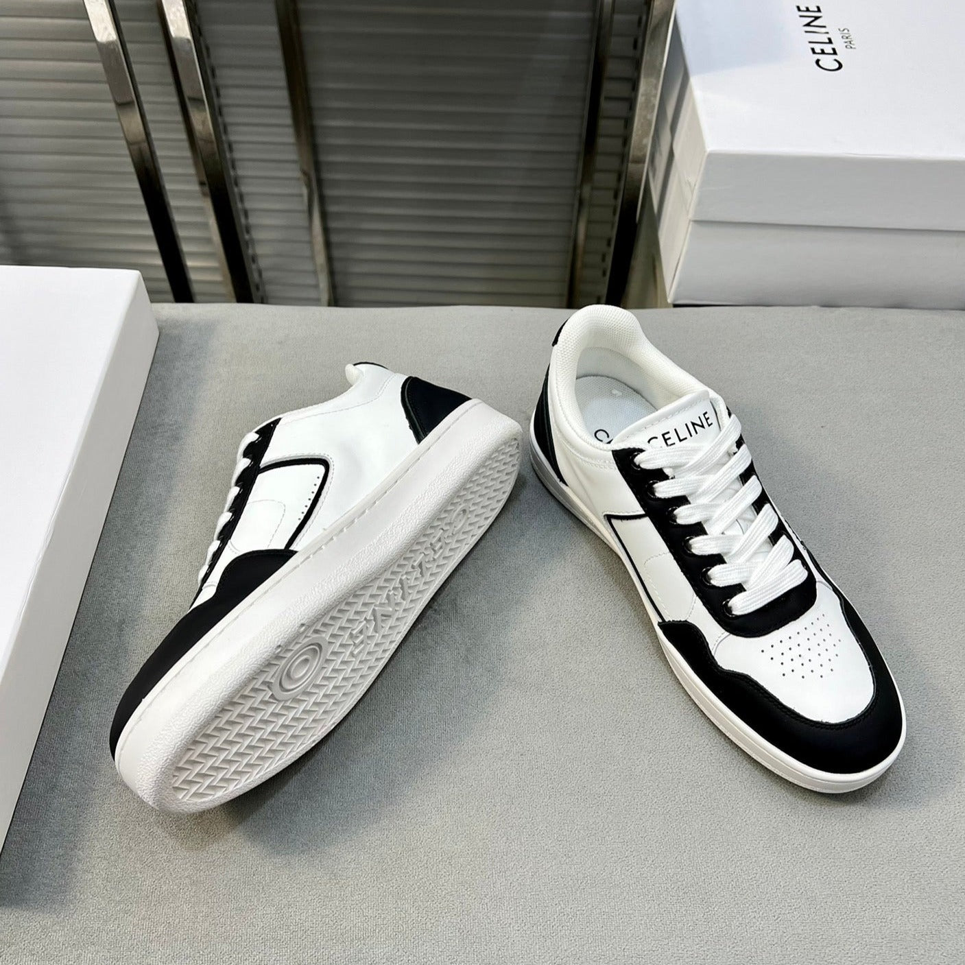 TRAINER LOW LACE-UP SNEAKER IN CALFSKIN, LAMINATED CALFSKIN AND SUEDE CALFSKIN OPTIC BLACK WHITE