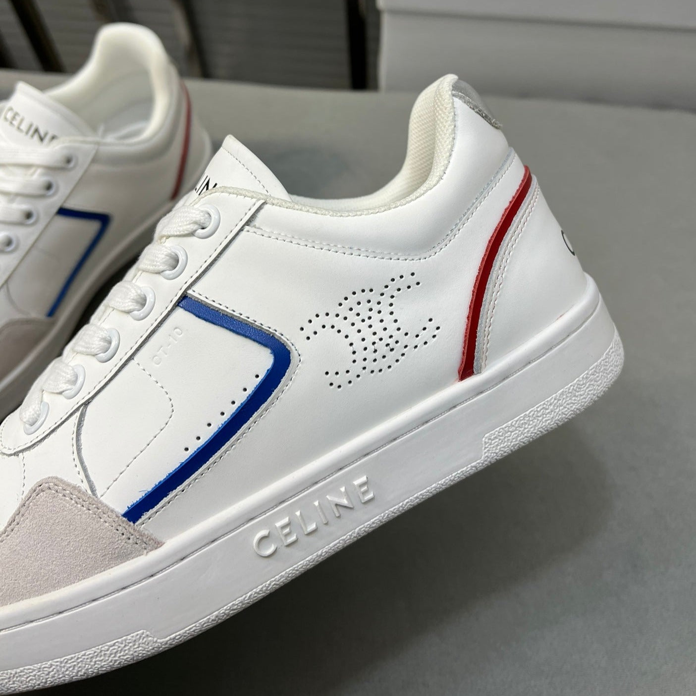 TRAINER LOW LACE-UP SNEAKER IN CALFSKIN, LAMINATED CALFSKIN AND SUEDE CALFSKIN OPTIC WHITE/BLUE/RED/SILVER