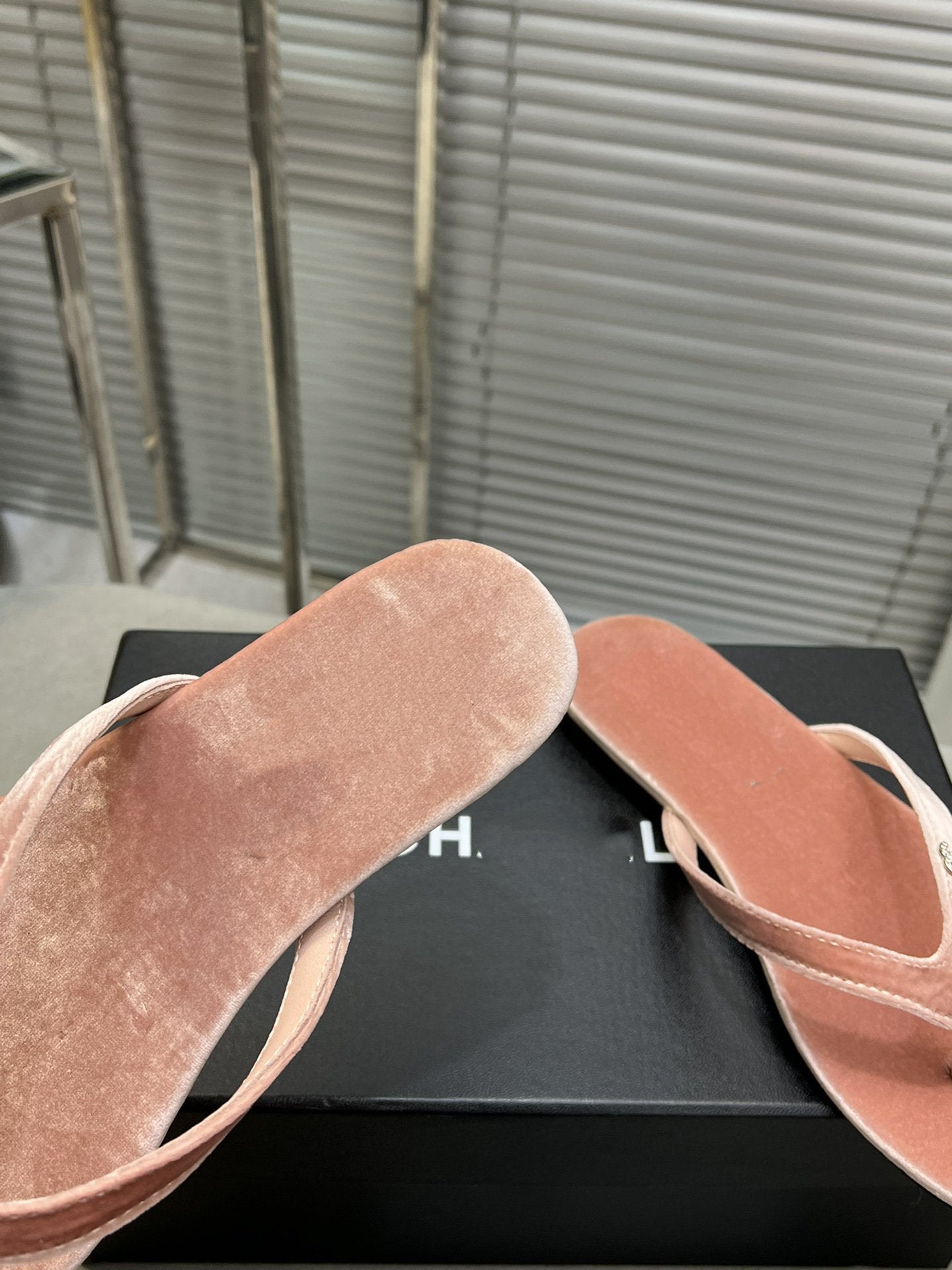 cc thongs sandal pink velvet