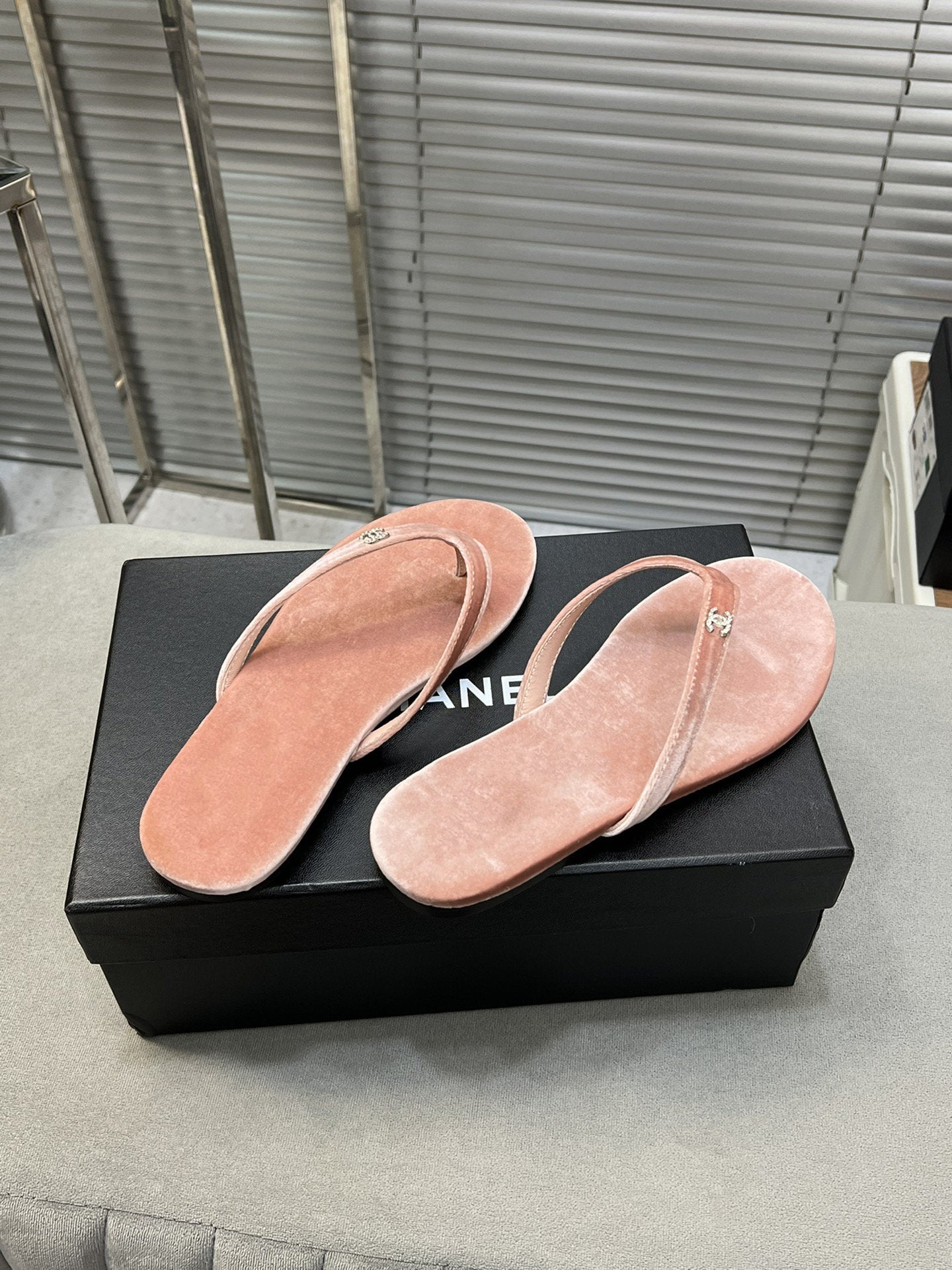 cc thongs sandal pink velvet