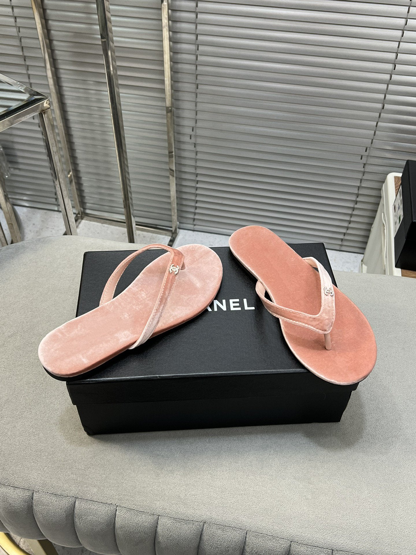 cc thongs sandal pink velvet