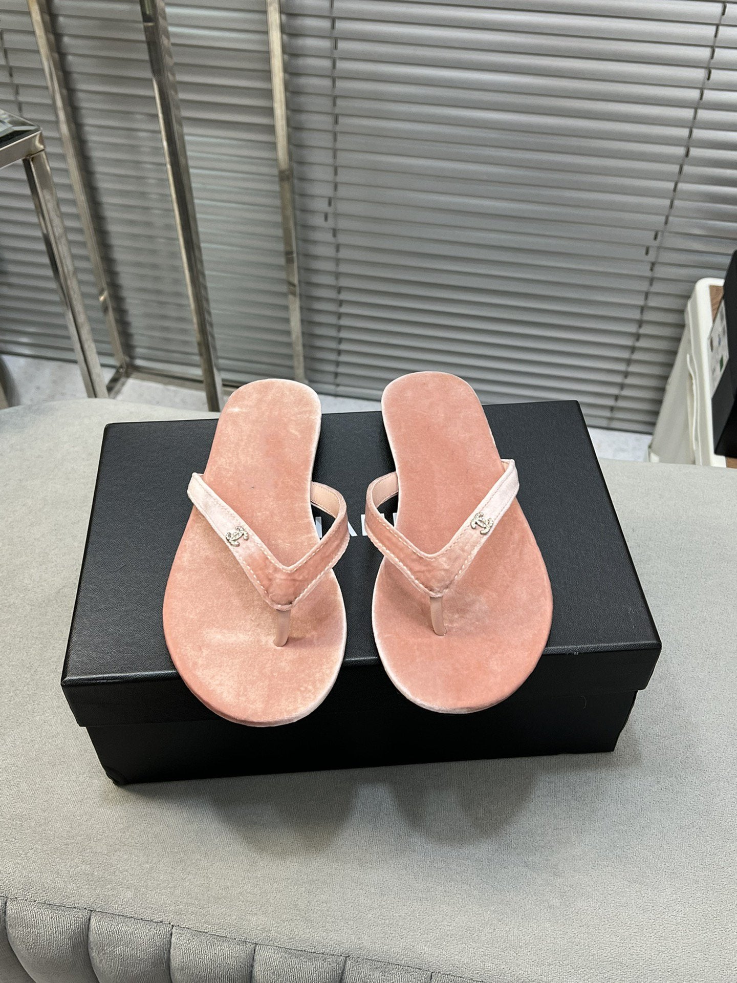 cc thongs sandal pink velvet