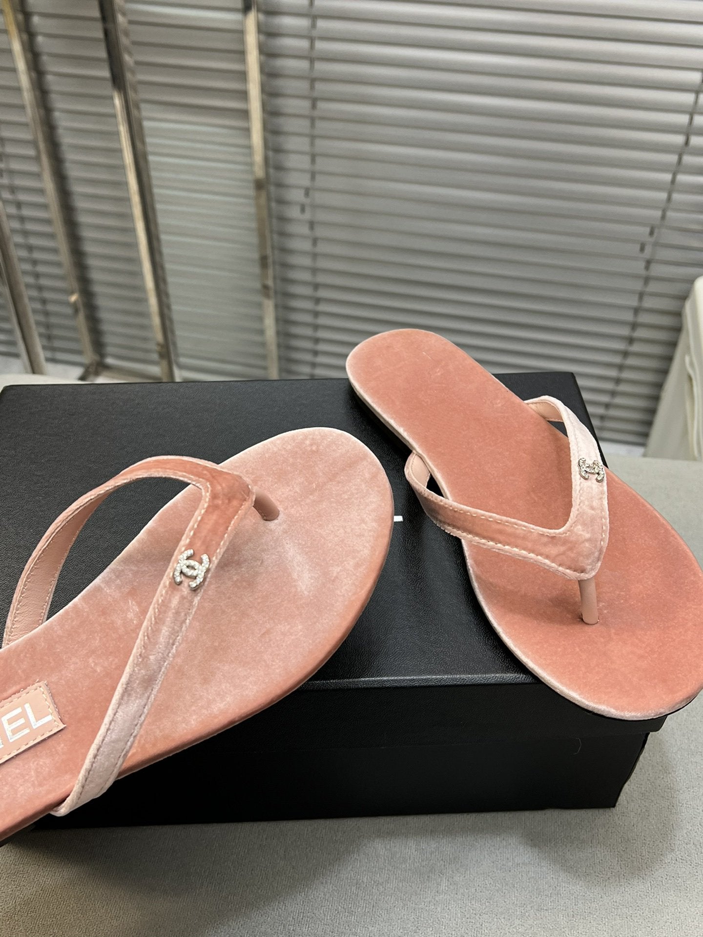 cc thongs sandal pink velvet