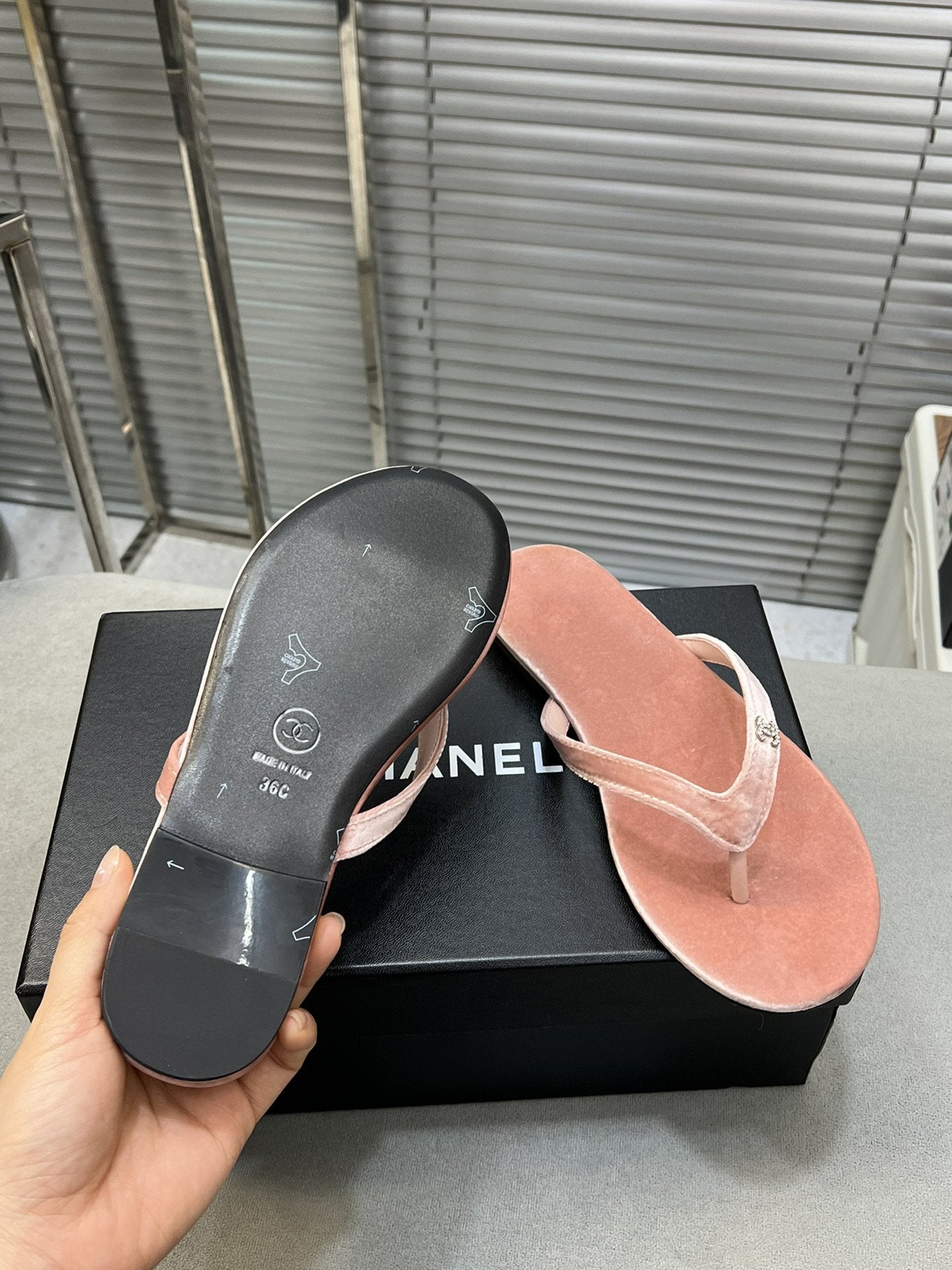 cc thongs sandal pink velvet