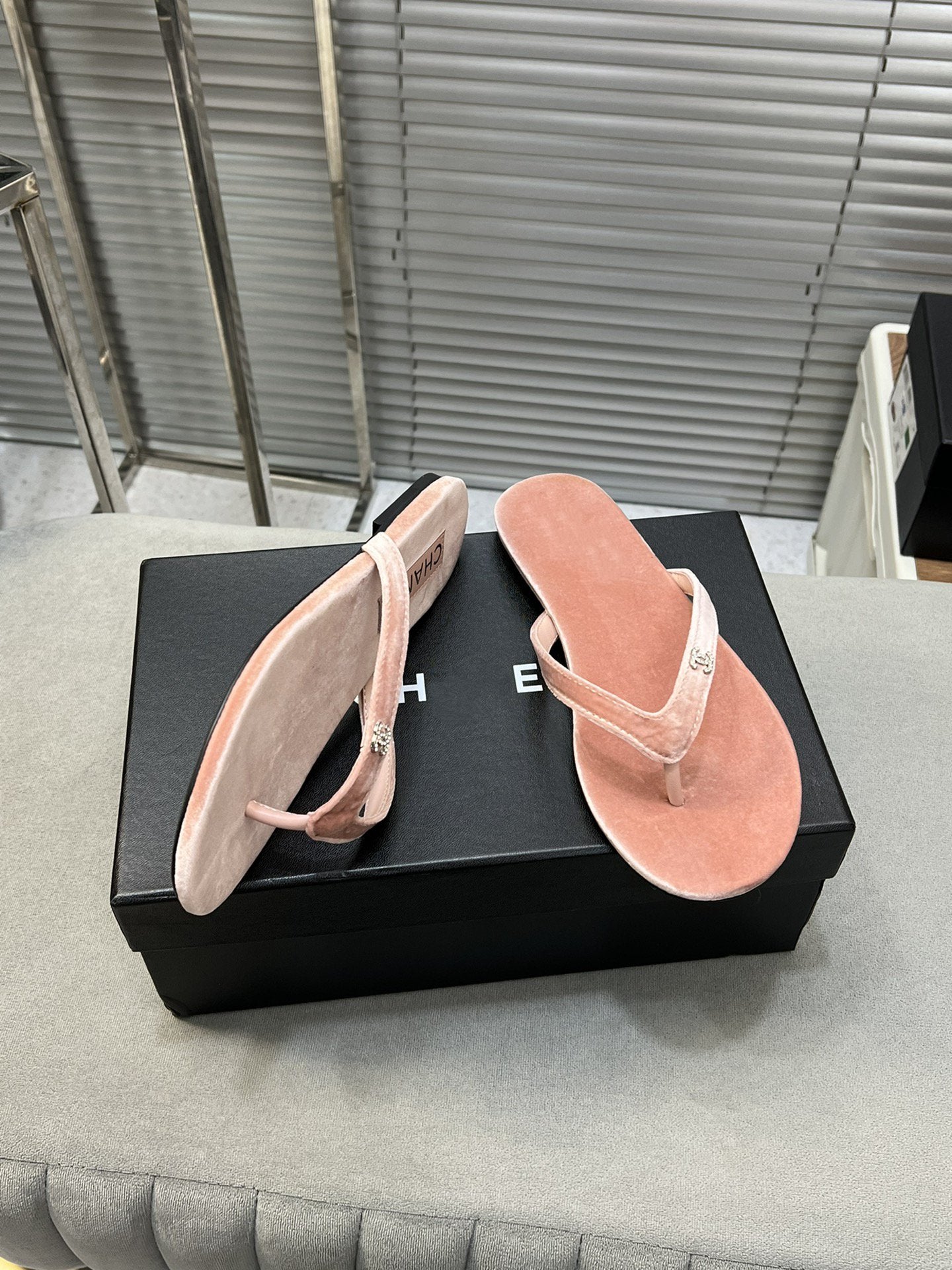 cc thongs sandal pink velvet