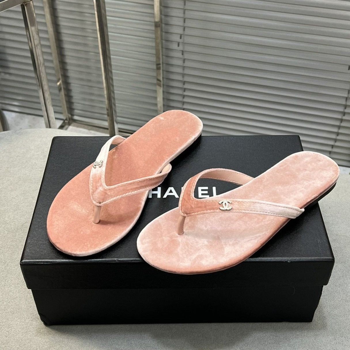 cc thongs sandal pink velvet