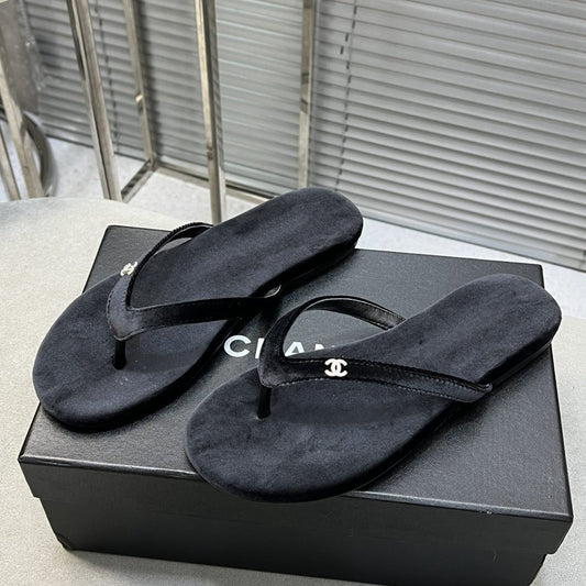 cc thongs black velvet