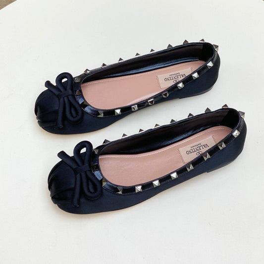 ROCKSTUD PATENT LEATHER BALLERINA IN BLACK SILK