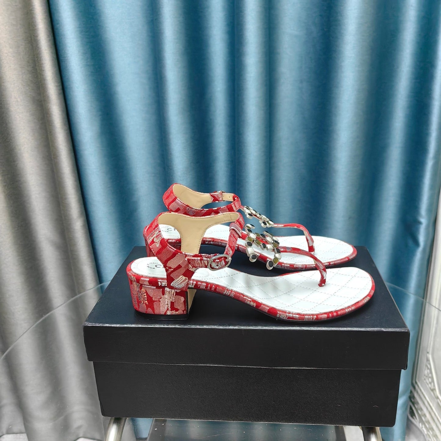 cc thong sandal 40 red white calfskin