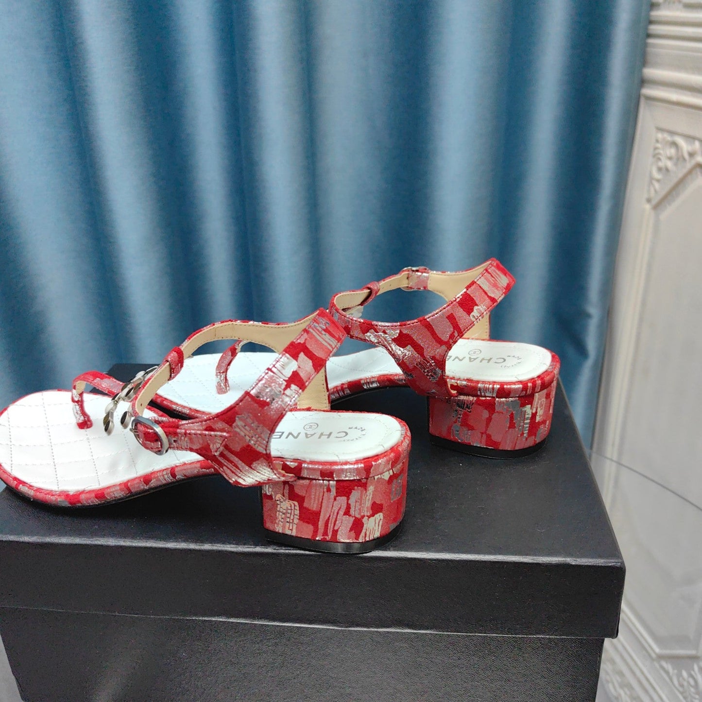 cc thong sandal 40 red white calfskin