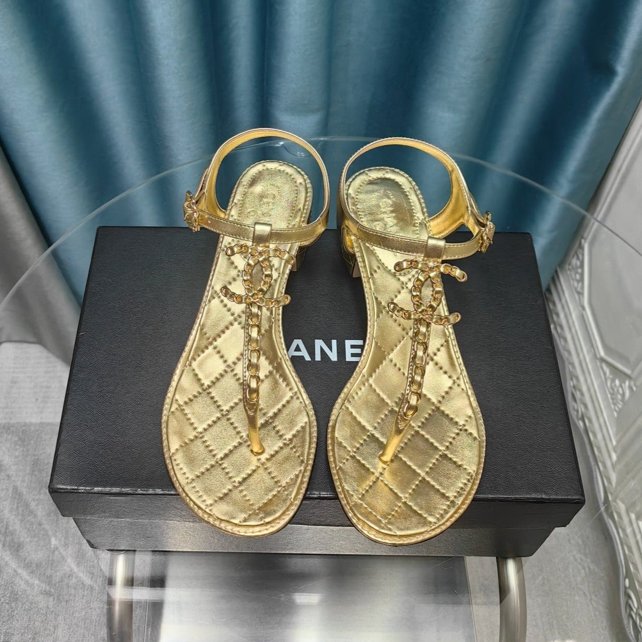 cc thong sandal 40 gold metalic calfskin