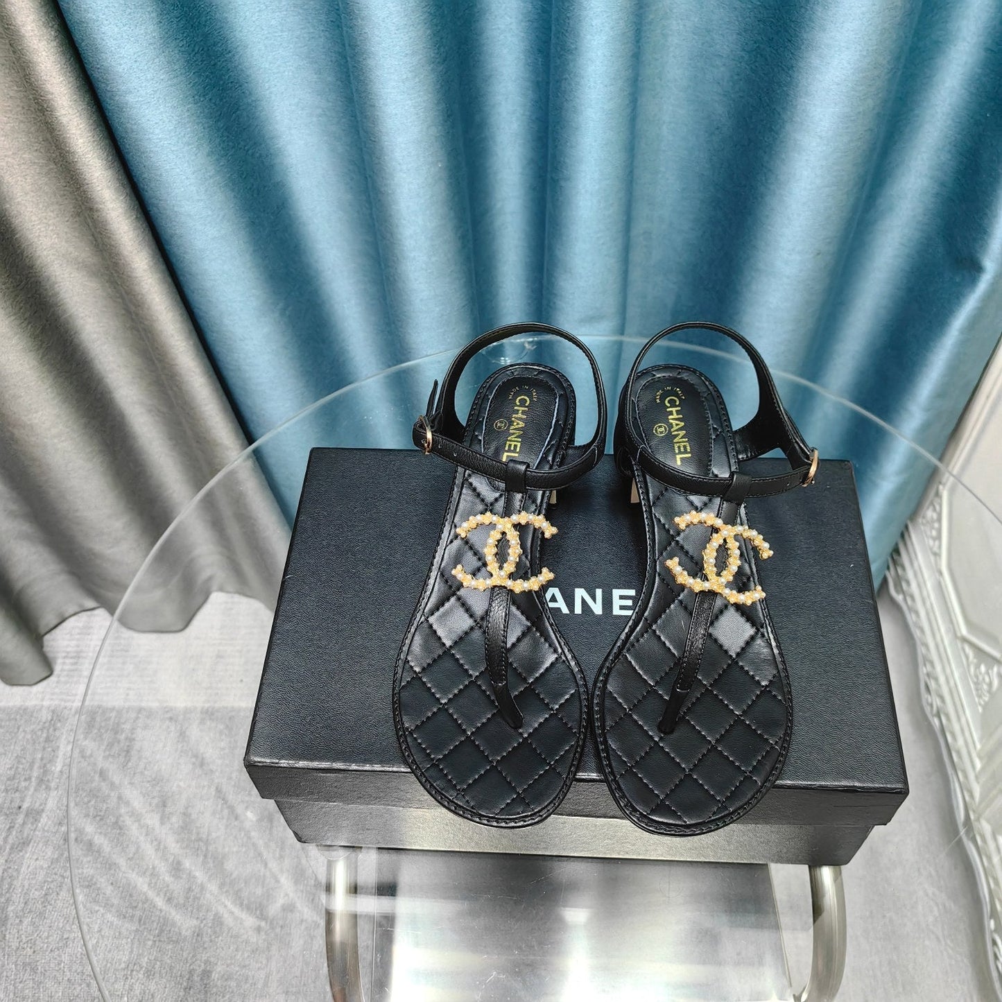 cc thong sandal 40 black calfskin gold cc logo