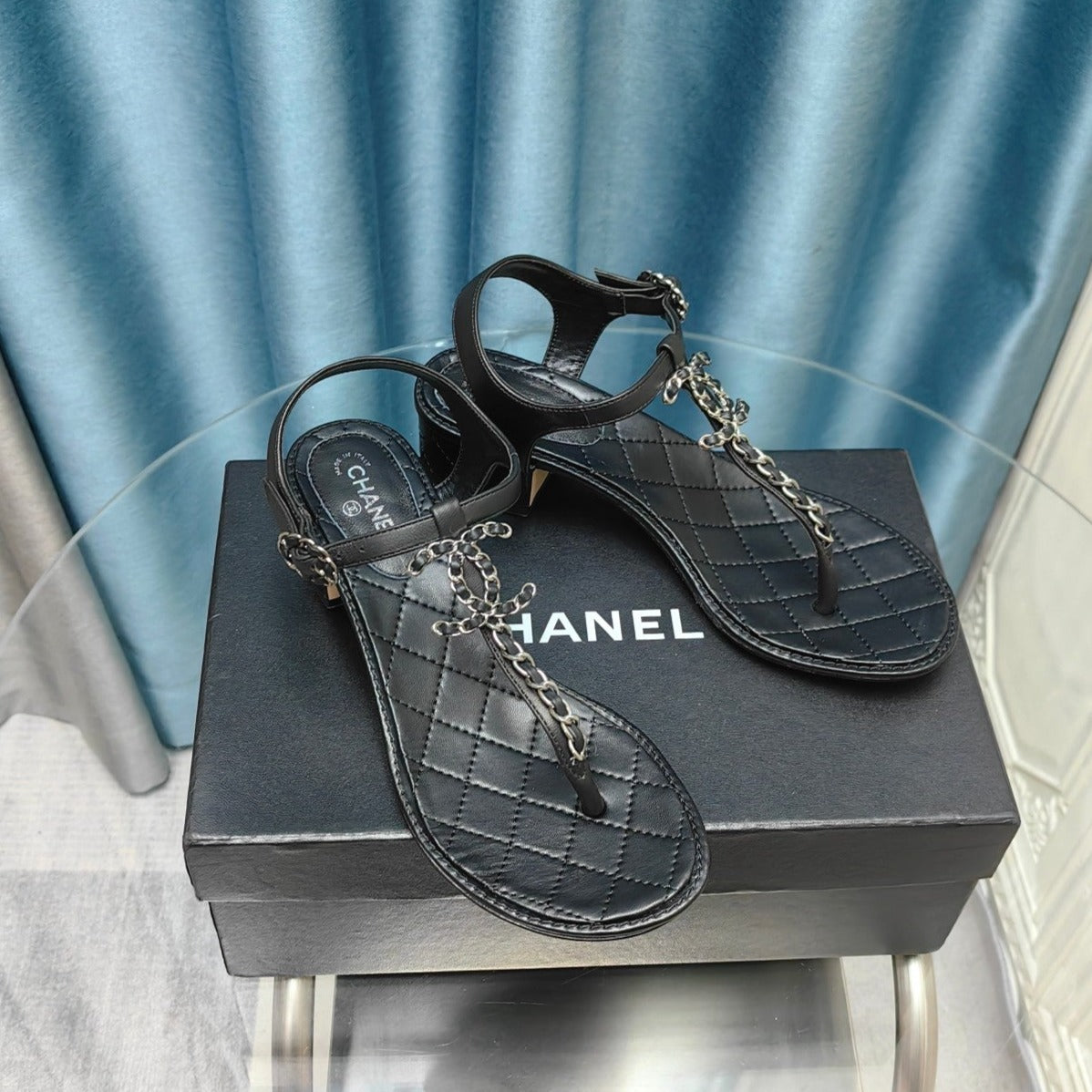 cc thong sandal 40 black calfskin silver cc logo