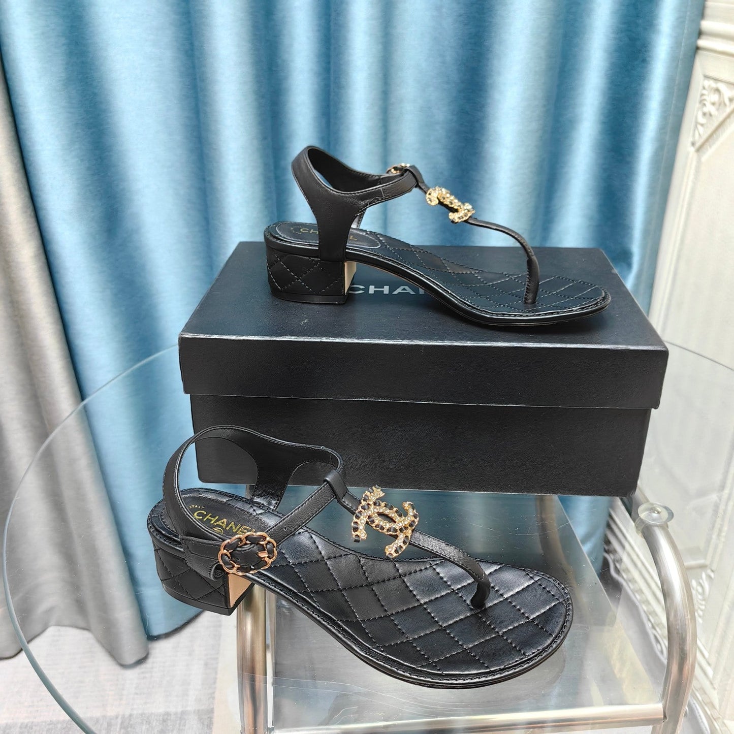 cc thong sandal 40 black calfskin diamond paved logo