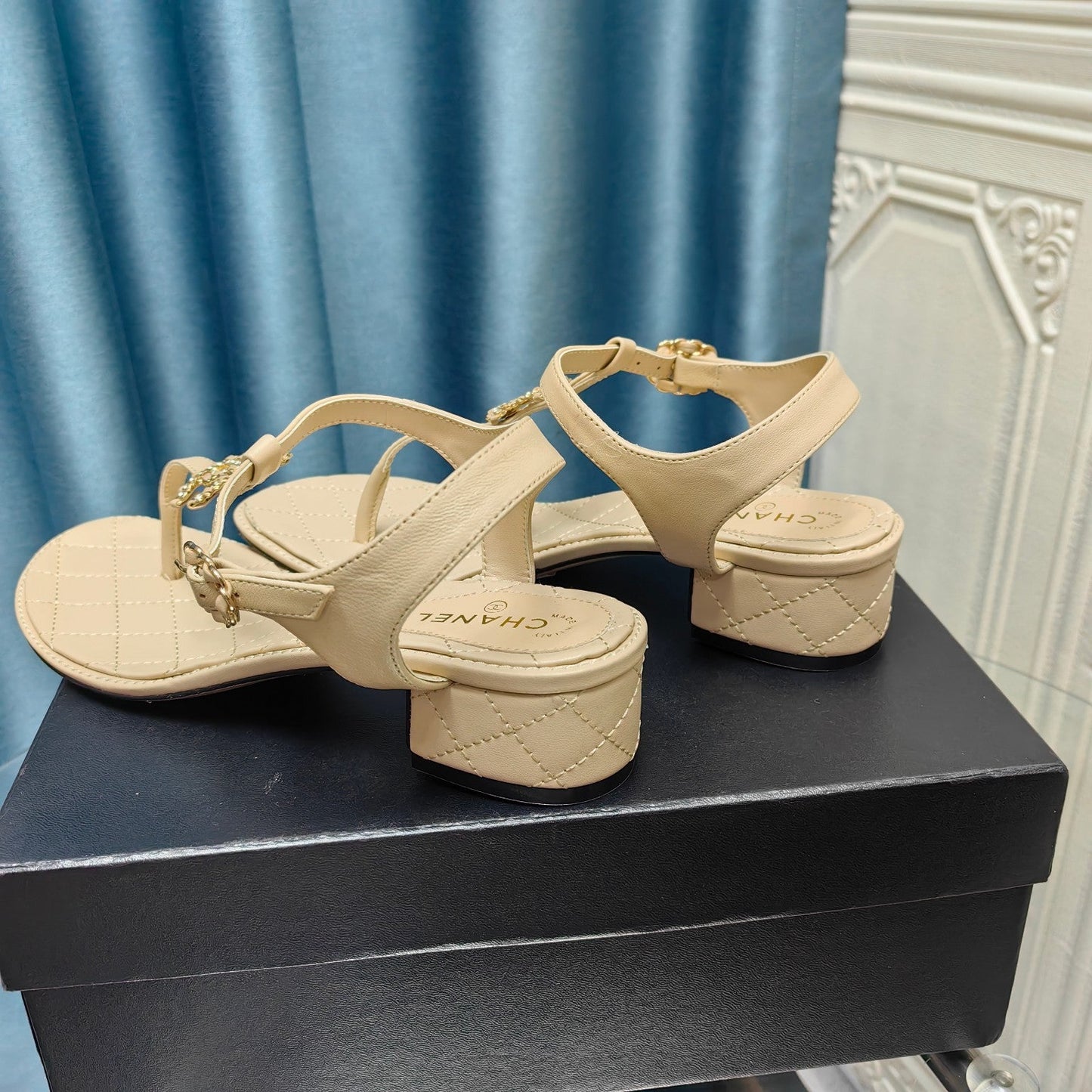 cc thong sandal 40 beige calfskin