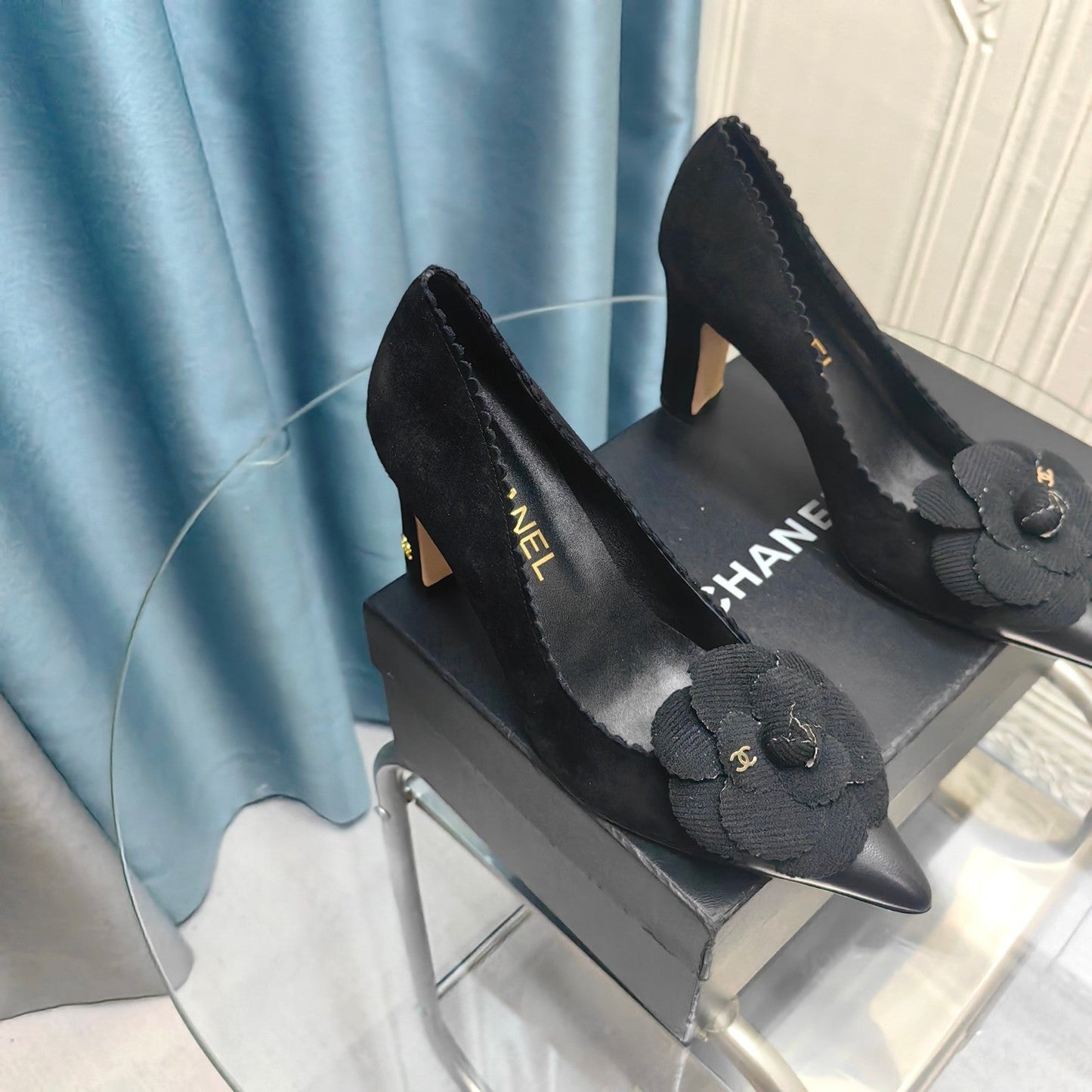 CC HIGH HEELS 80 MM IN BLACK SUEDE AND CALFSKIN WITH FLOWER