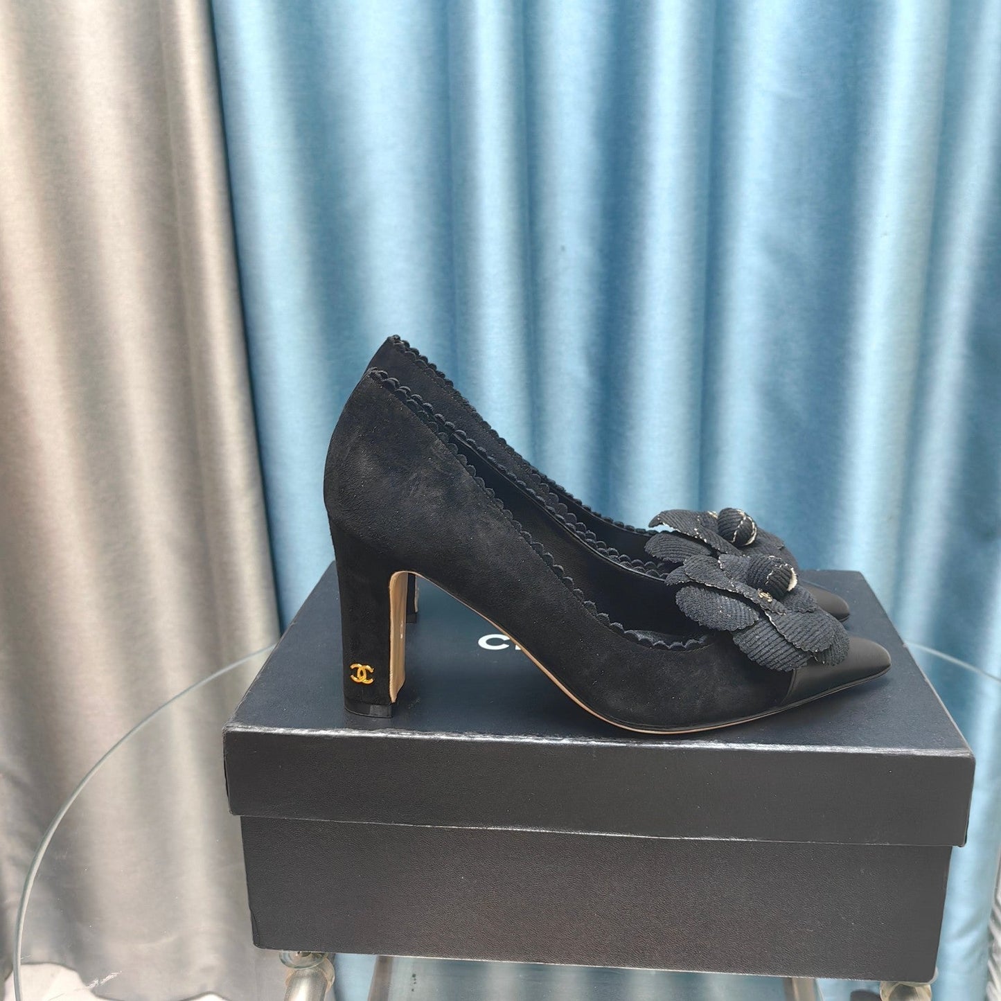 CC HIGH HEELS 80 MM IN BLACK SUEDE AND CALFSKIN WITH FLOWER