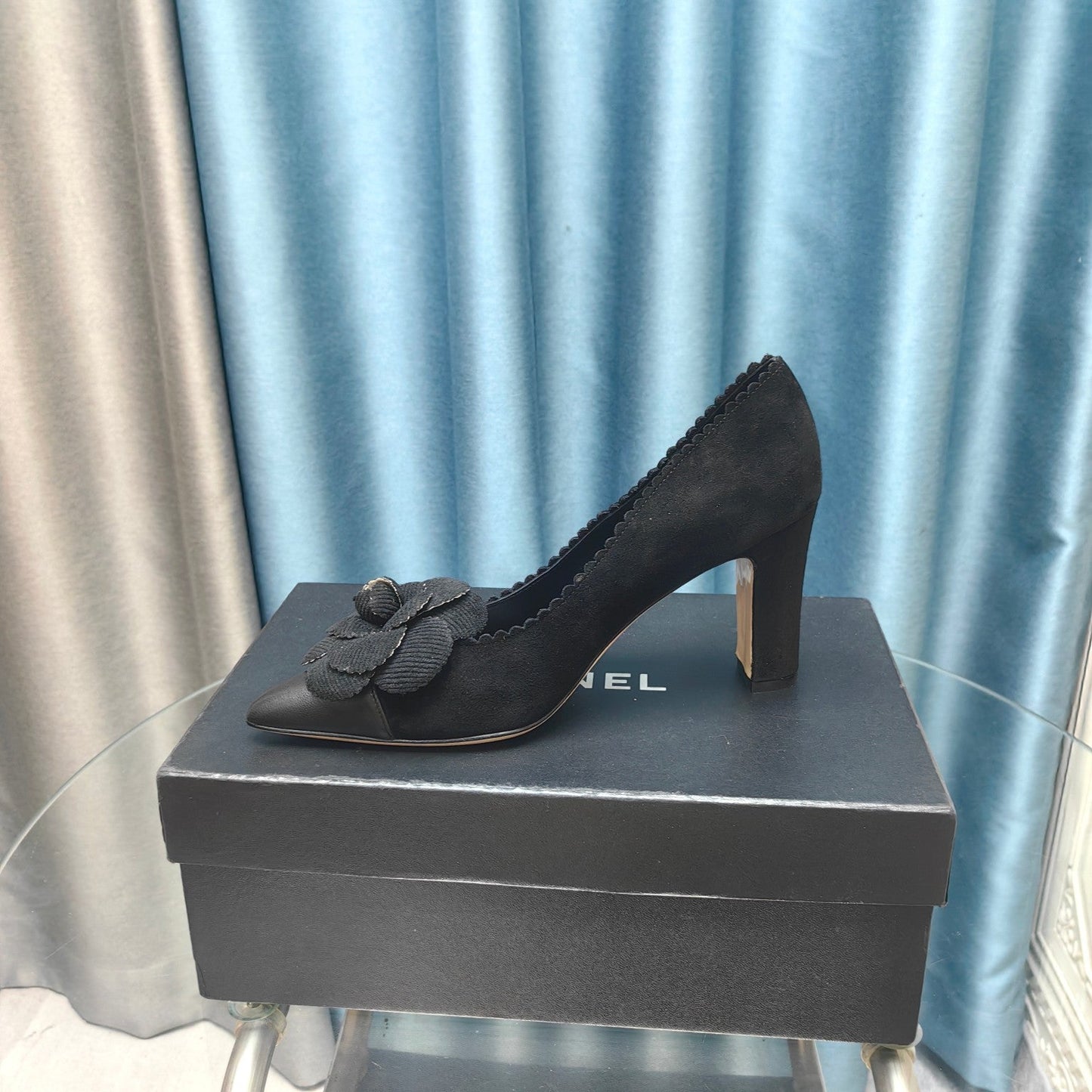 CC HIGH HEELS 80 MM IN BLACK SUEDE AND CALFSKIN WITH FLOWER