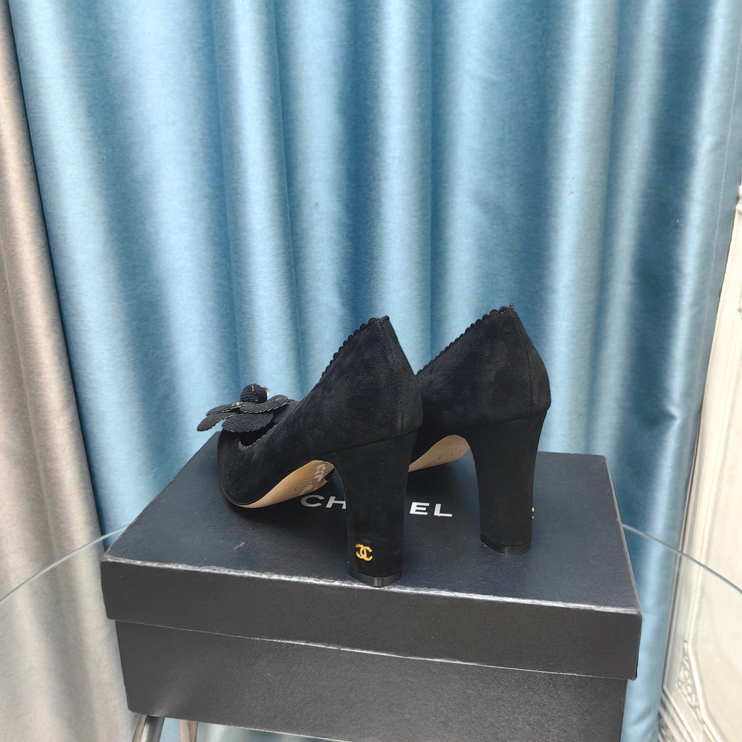 CC HIGH HEELS 80 MM IN BLACK SUEDE AND CALFSKIN WITH FLOWER