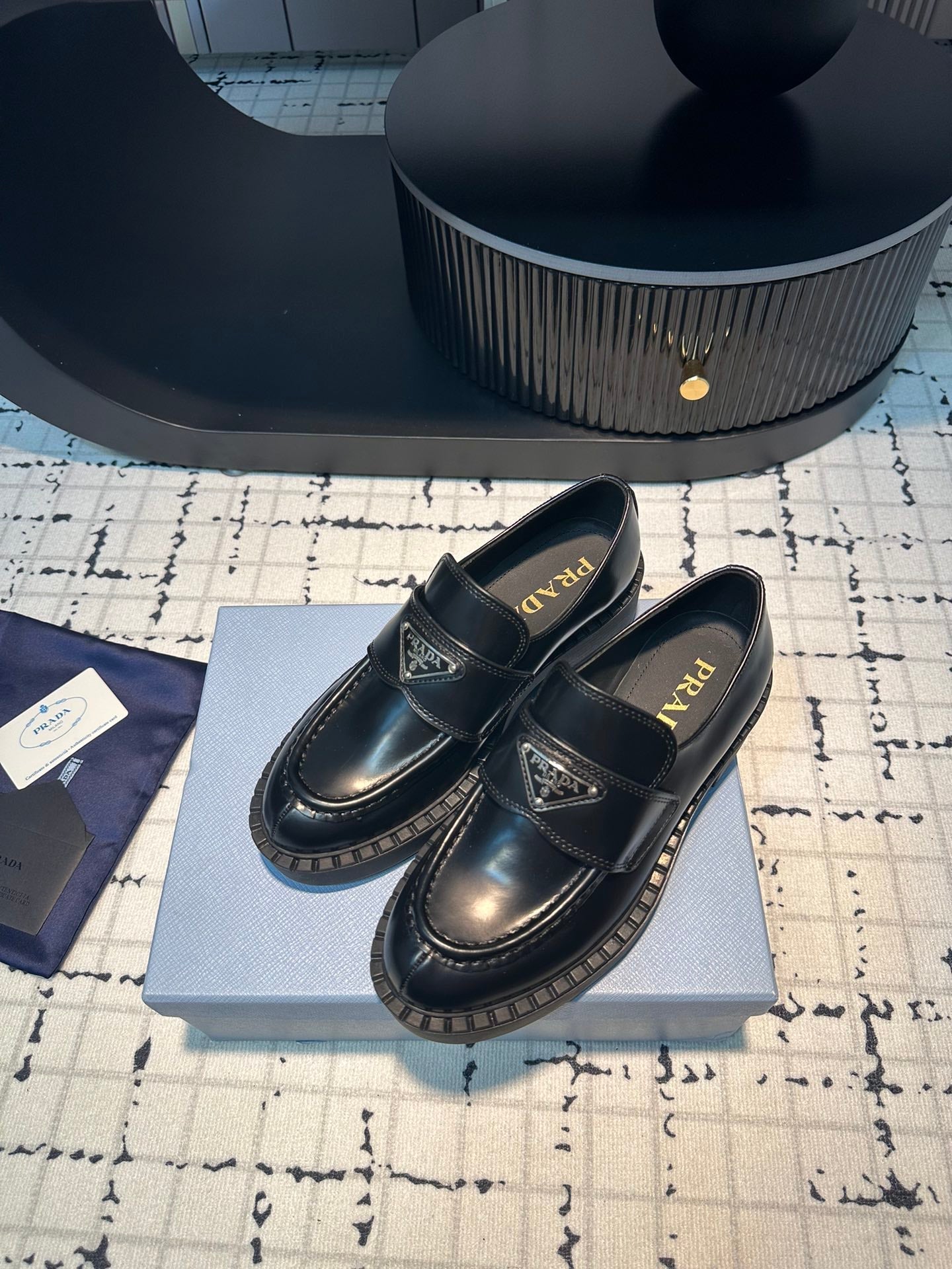 PRA SCHOCOLATE BRUSHED LOAFERS BLACK CALFSKIN