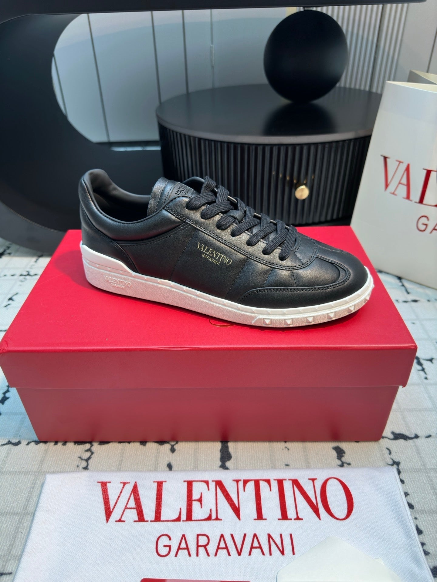 Upvillage Sneaker In Calfskin Leather Black 825008