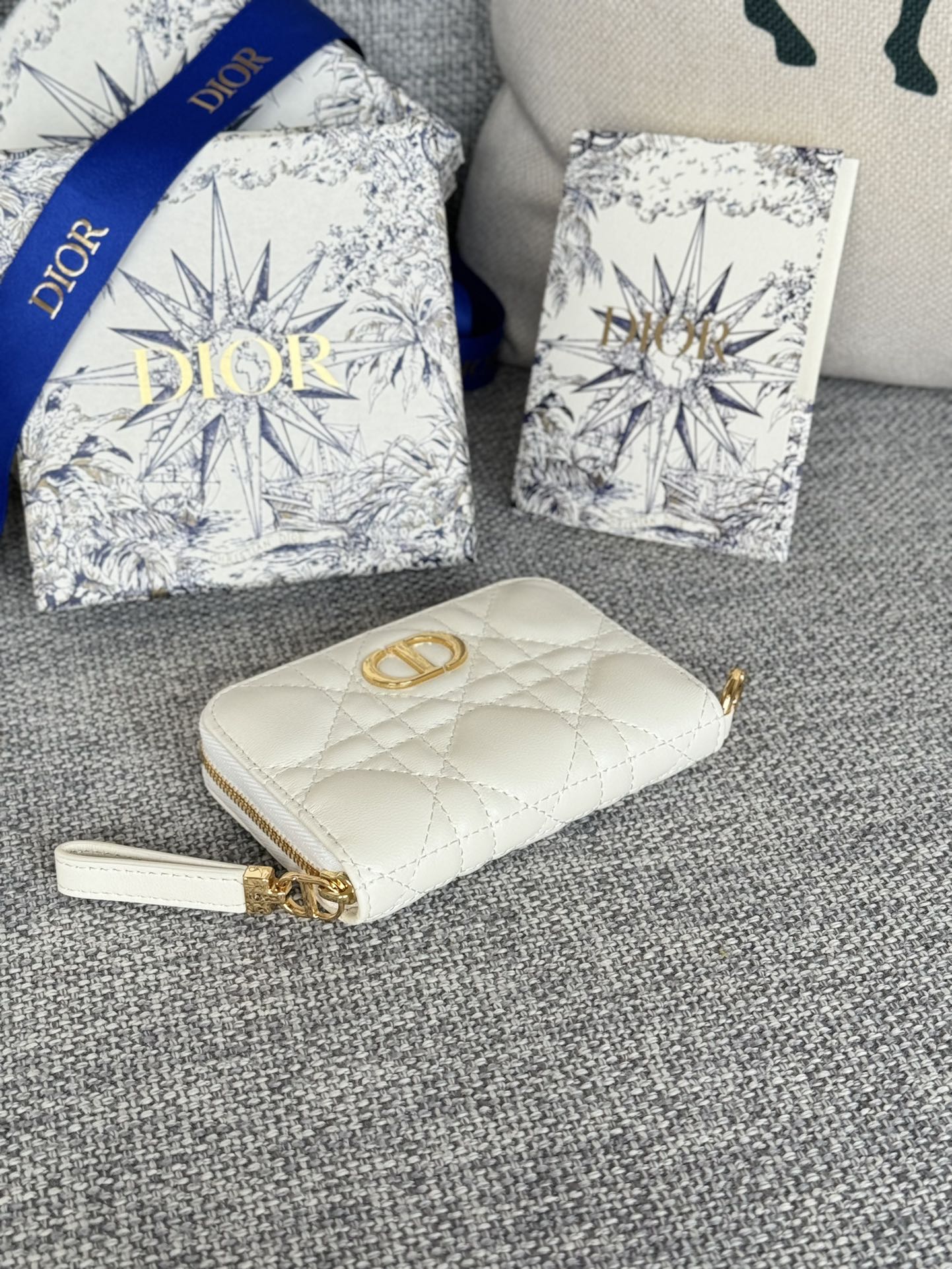 CD Logo Caro 11cm Compact Wallet White Calfskin