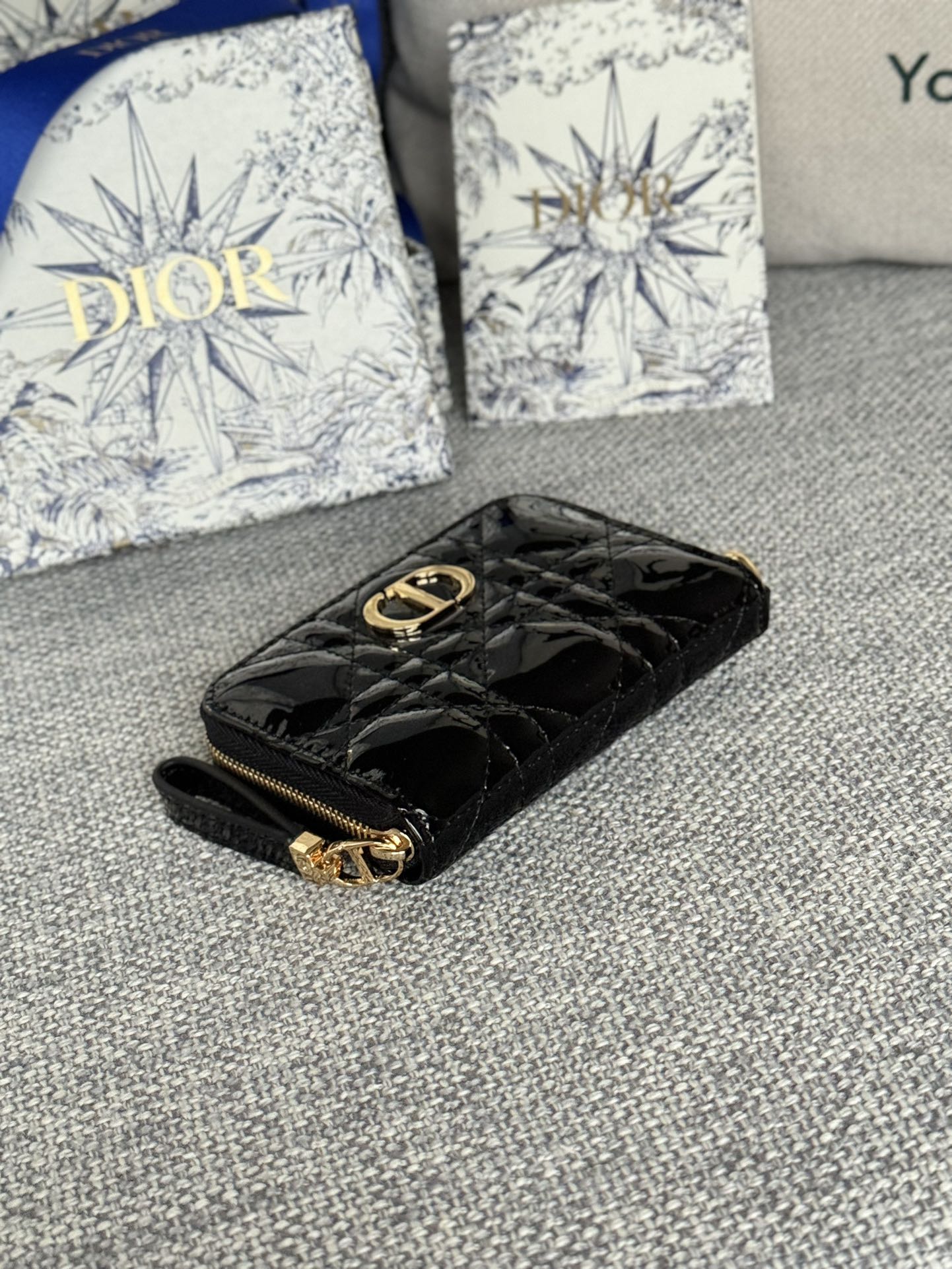 CD Logo Caro 11cm Compact Wallet Shiny Black Calfskin