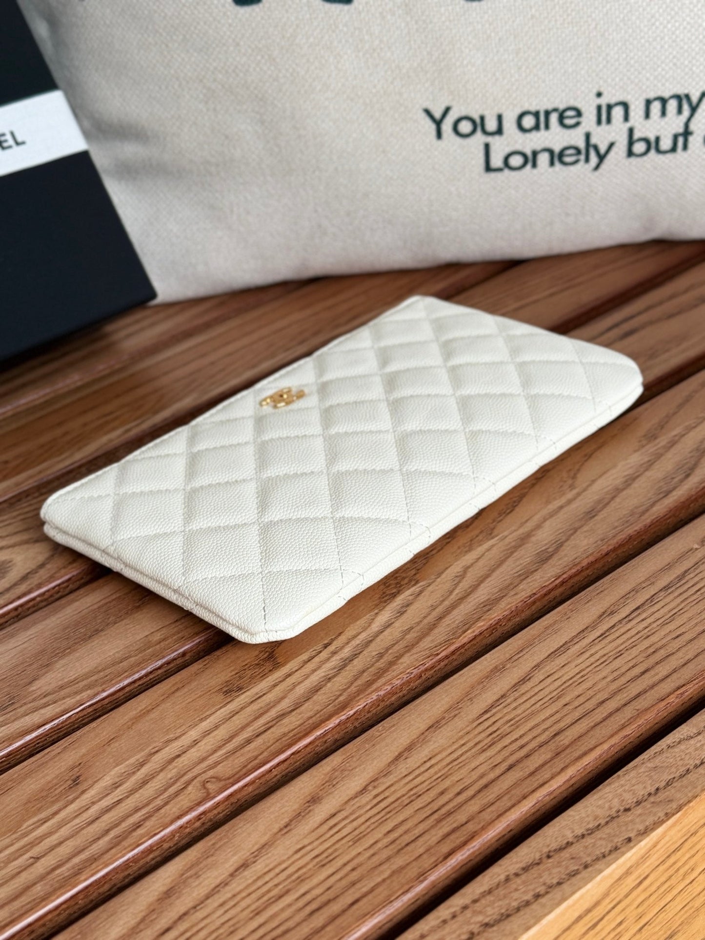 cc zipped wallet 20cm white quilted caviar gold hardware