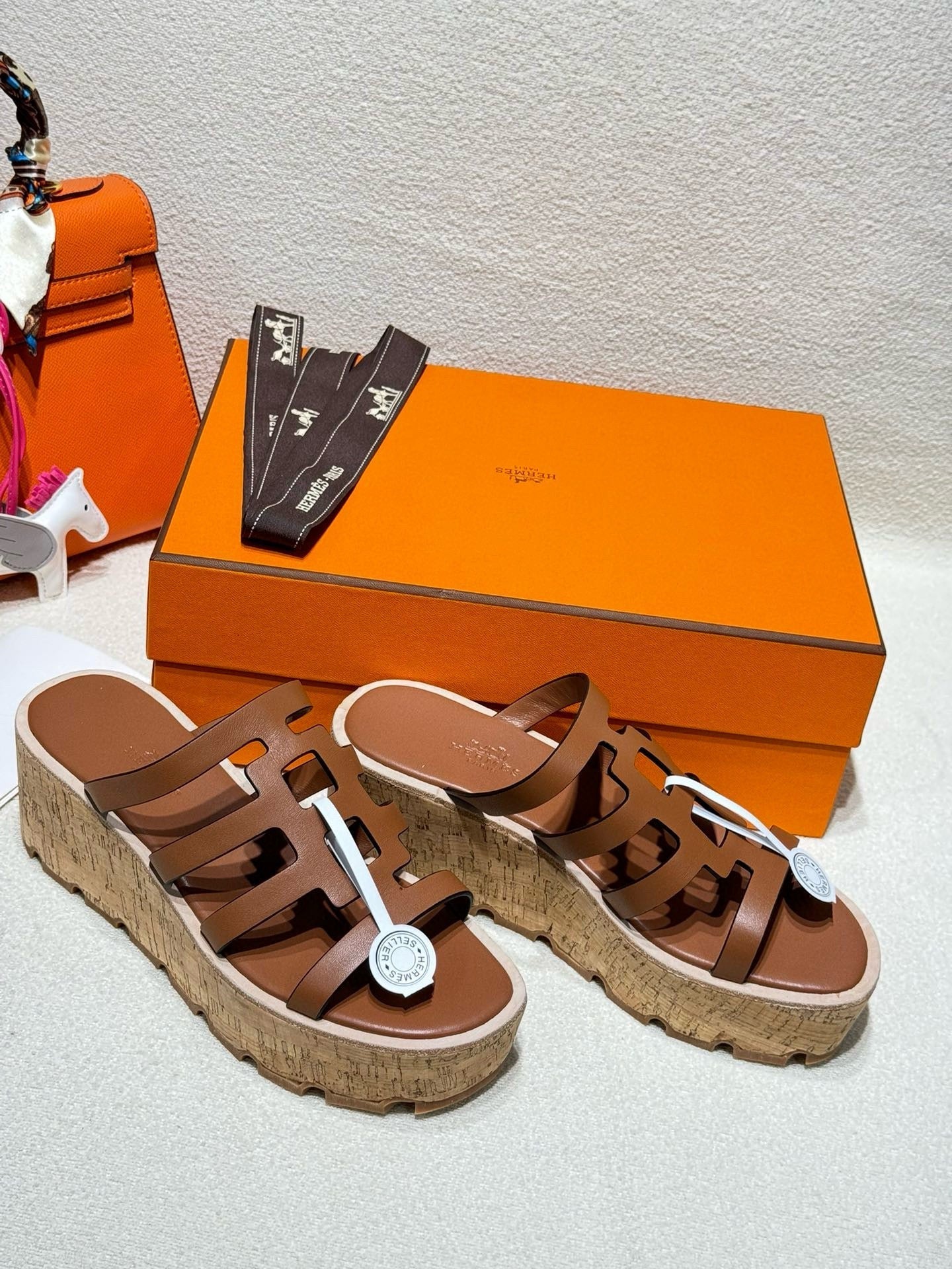 ISABELLA SANDAL CARAMEL CALFSKIN