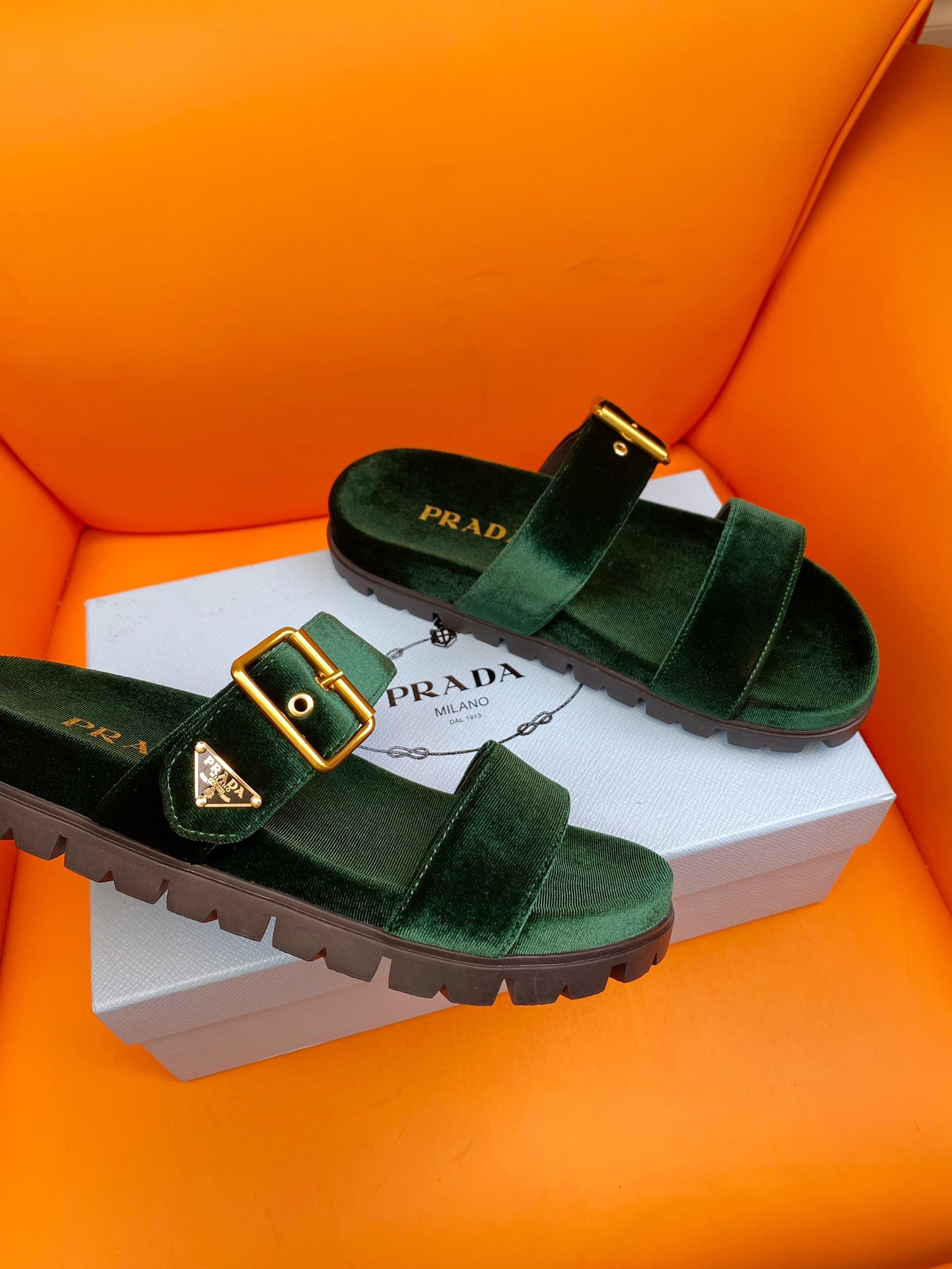 Pra Slides 10 Velvet Laurent Green