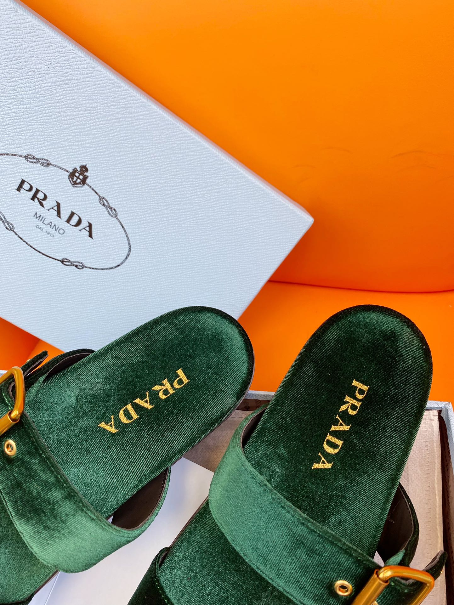 Pra Slides 10 Velvet Laurent Green