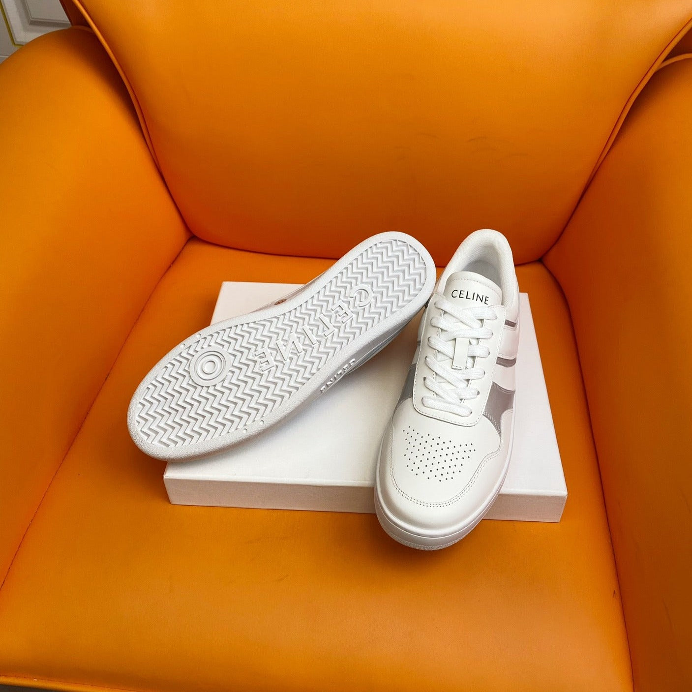 TRAINER LOW LACE-UP SNEAKER IN CALFSKIN OPTIC WHITE SILVER