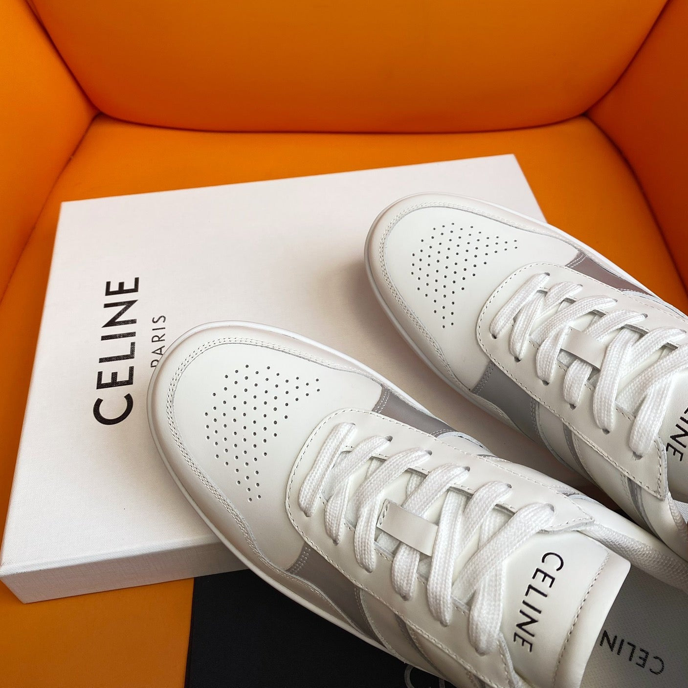 TRAINER LOW LACE-UP SNEAKER IN CALFSKIN OPTIC WHITE SILVER